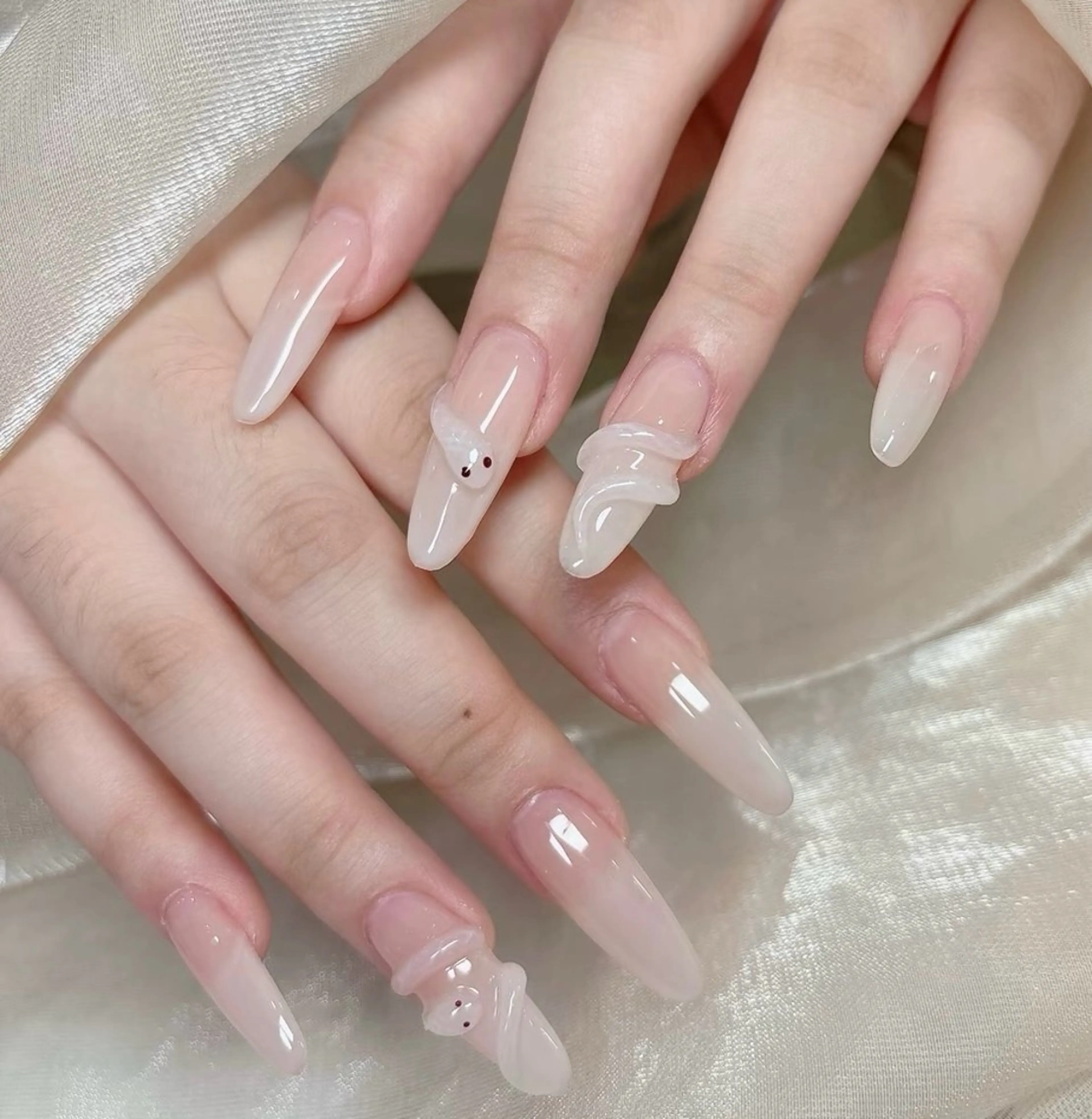 ネイル チークネイル 長さ出し フラワーネイル フレンチネイル ガーリー SunNail池袋駅 ワンホンネイルのネイルデザイン