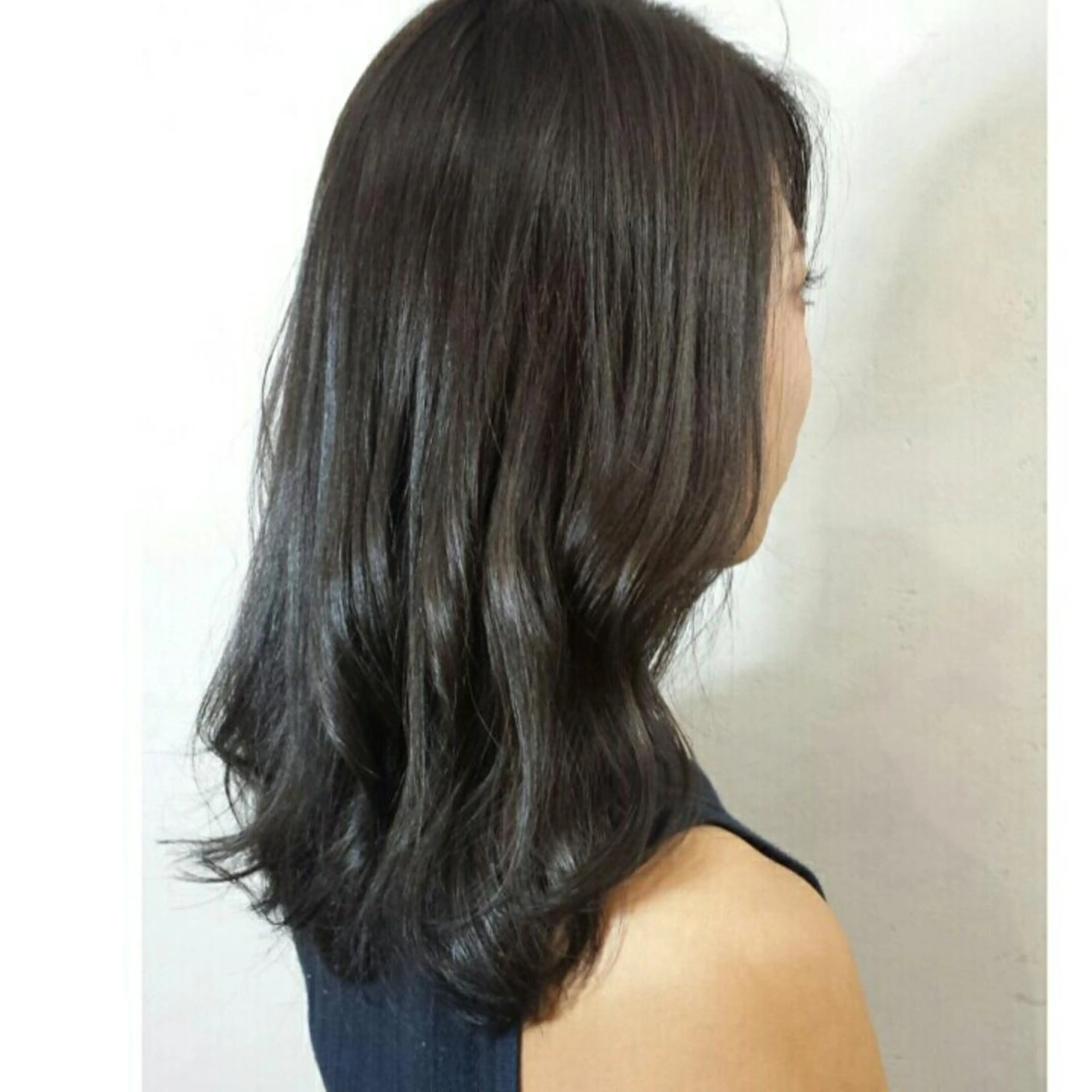 セミロング カラー ブルーカラー ブルーグレー カット パーマ トリートメント 🔳髪質改善🔳 岡本陽のヘアスタイル