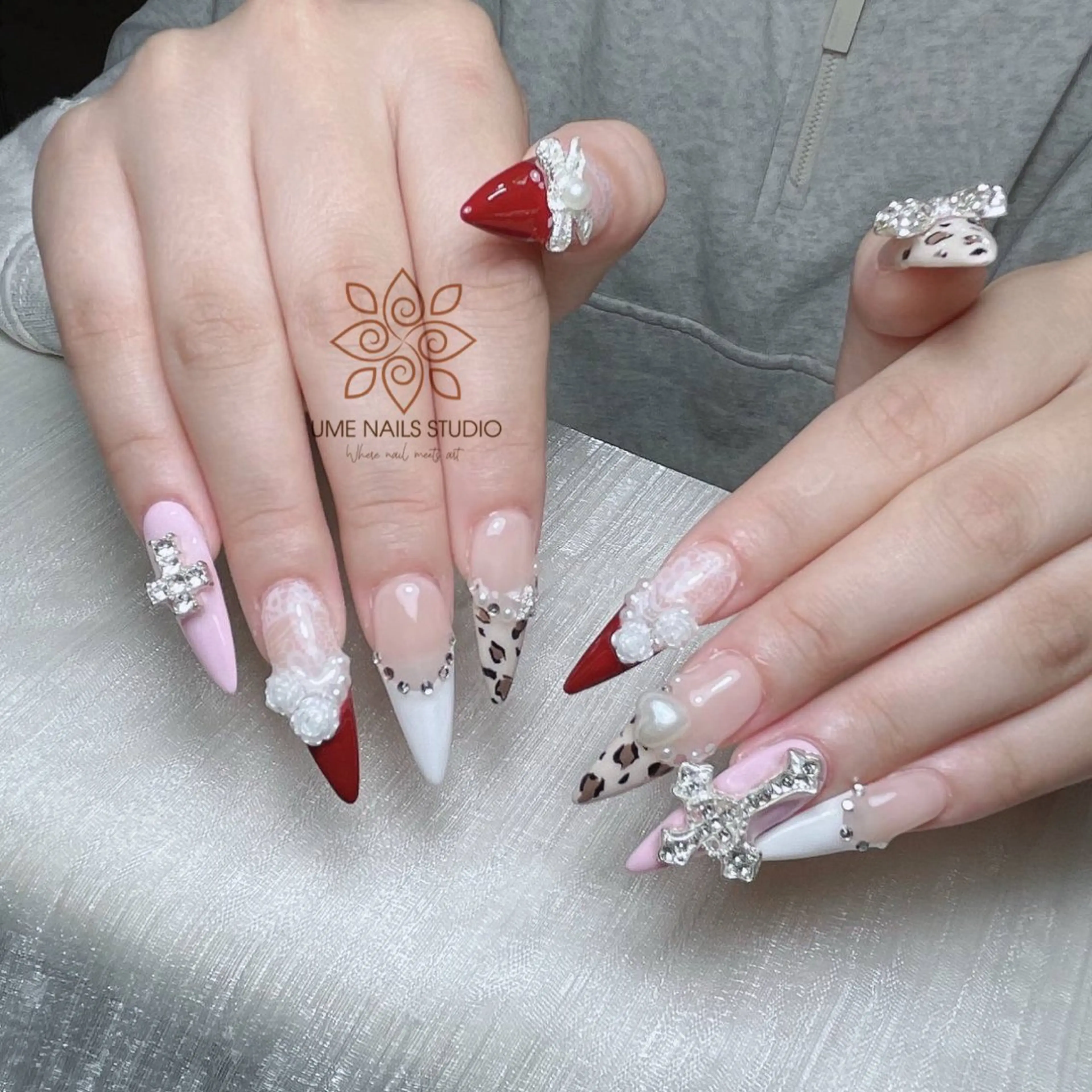 ネイル チークネイル クリアネイル ガーリー キラキラネイル 韓国ネイル ハンドネイル Ume Nail Studioのネイルデザイン