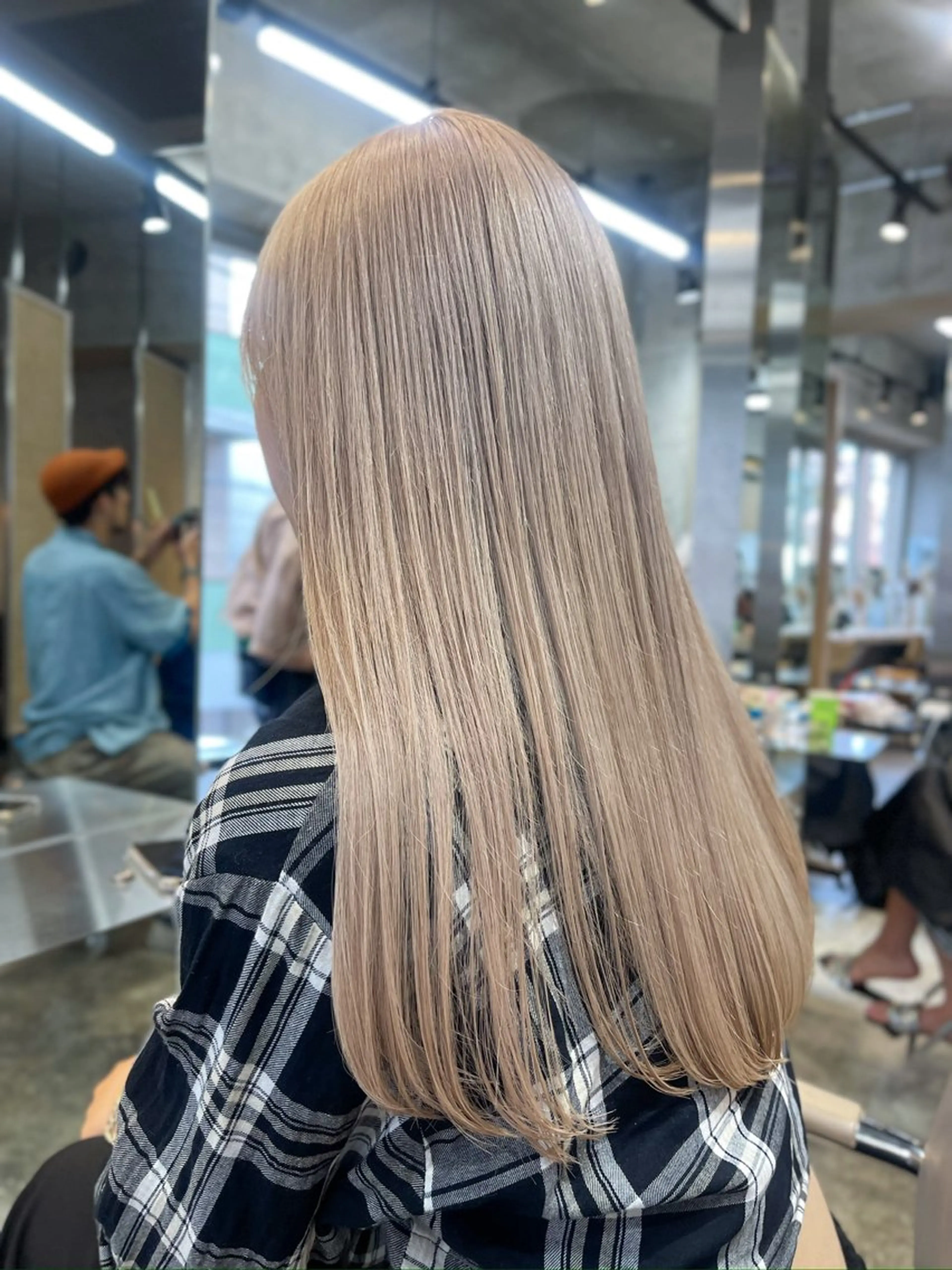 ロング カラー ヘアカラー トリートメント ⭐ハイトーンブリーチ ミルクティーピンクのヘアスタイル