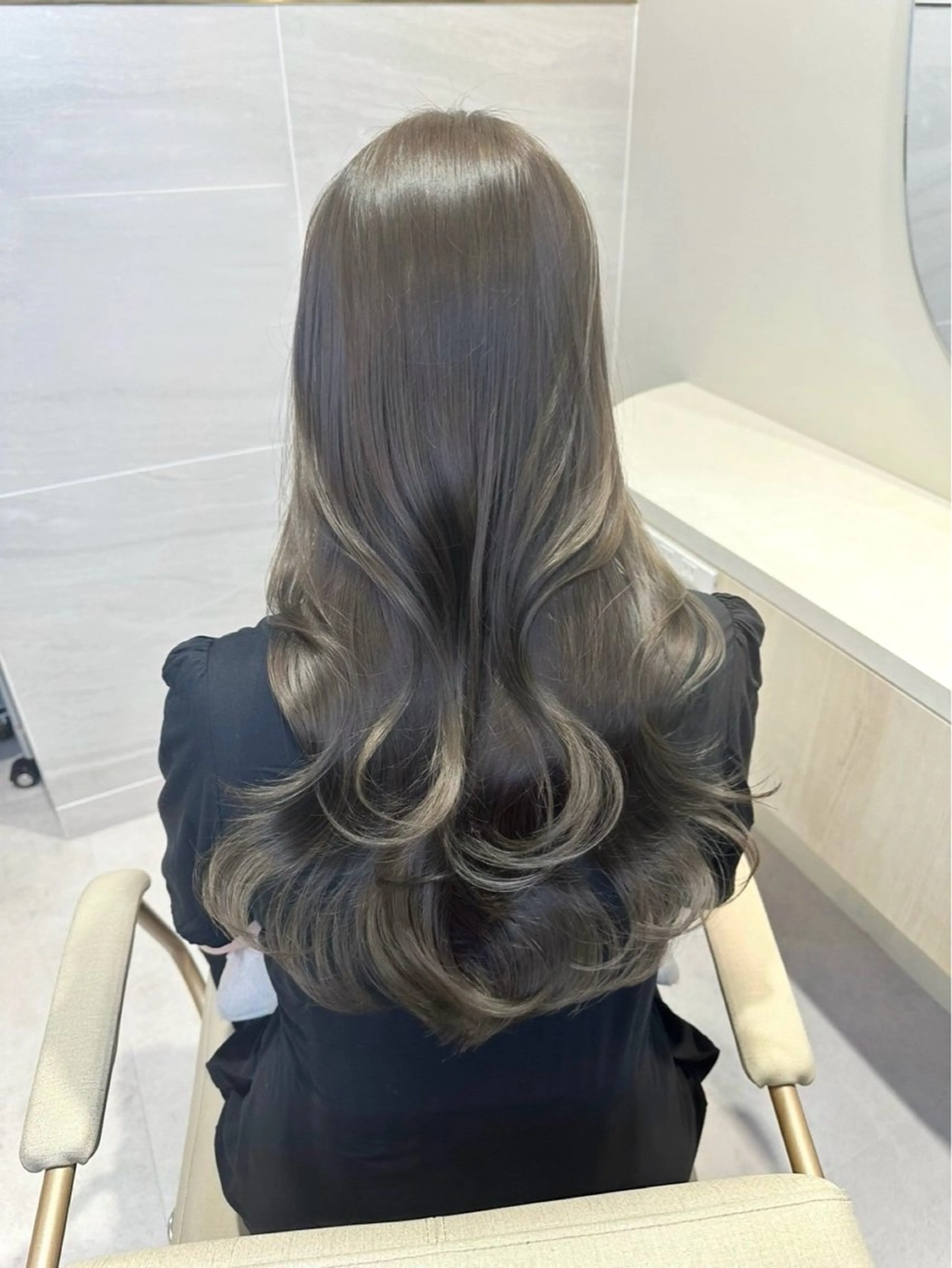 ロング カラー グレージュ イルミナカラー カーキグレージュ レイヤーカット カット ヘアカラー トリートメント ブリーチなしダブル カラー🧸🐺陽介のヘアスタイル