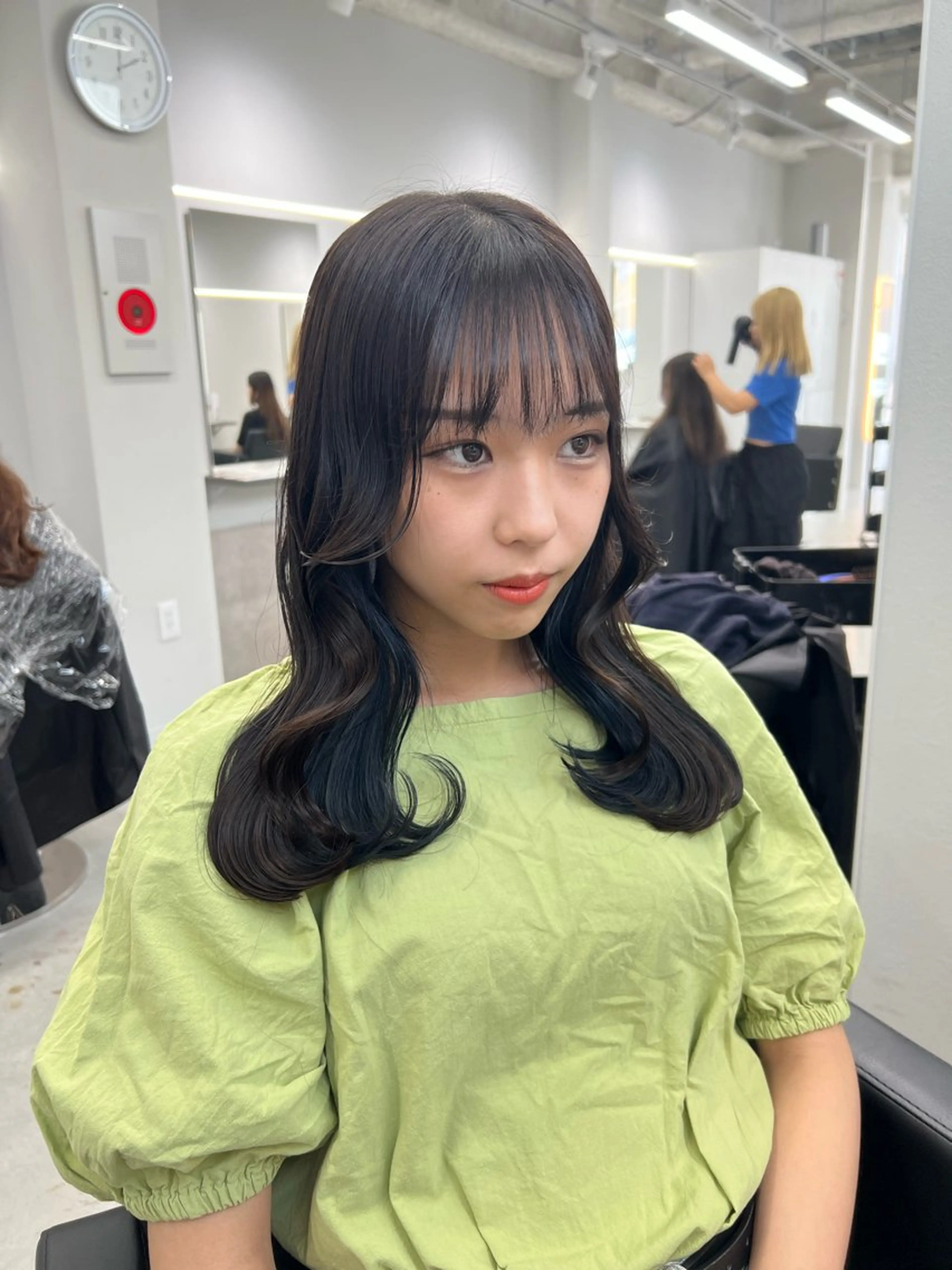 ミディアム ヘアカラー maya レイヤーカットのヘアスタイル