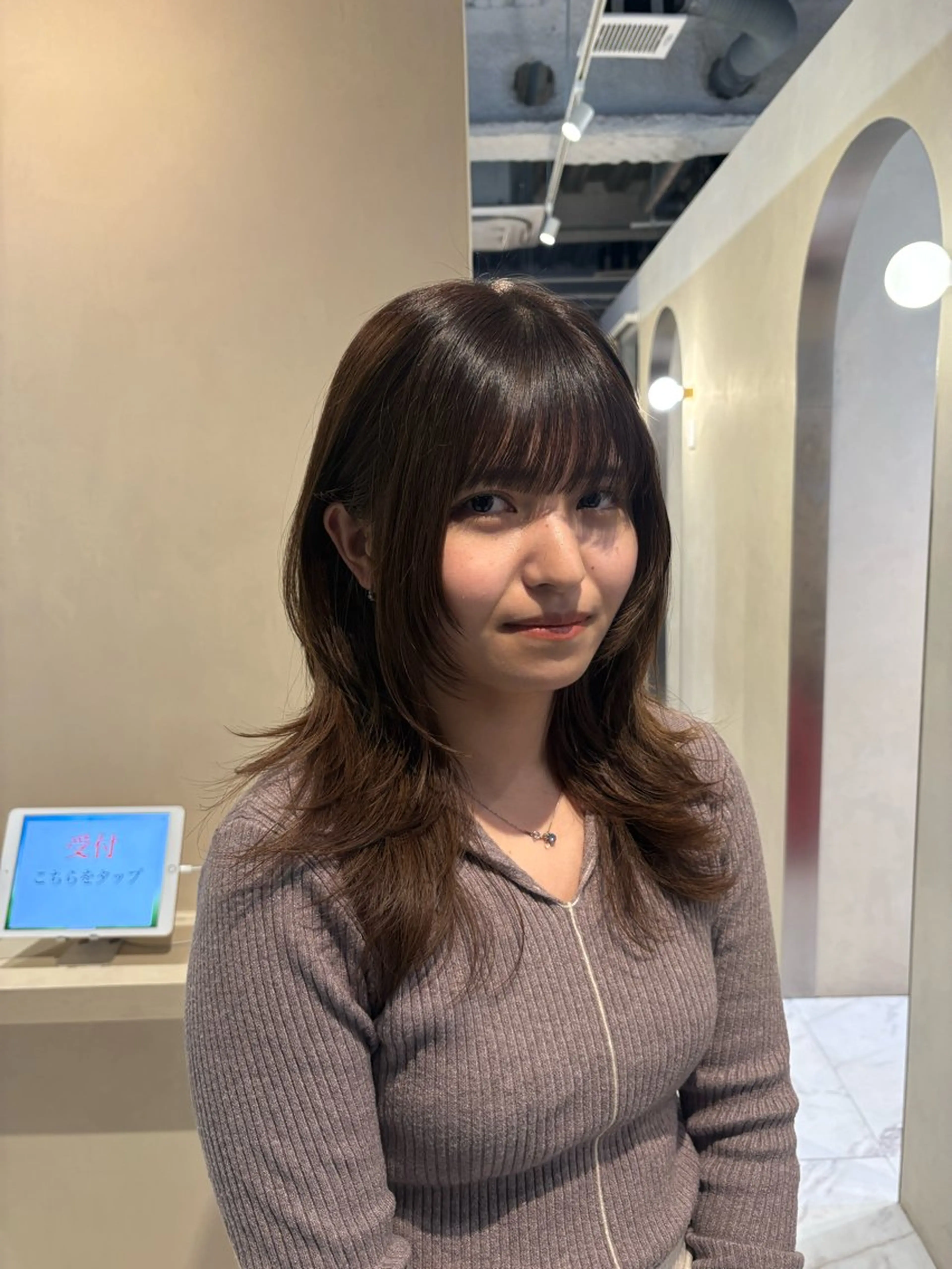 セミロング 似合わせレイヤー🪽 グレージュ🪽のあのヘアスタイル