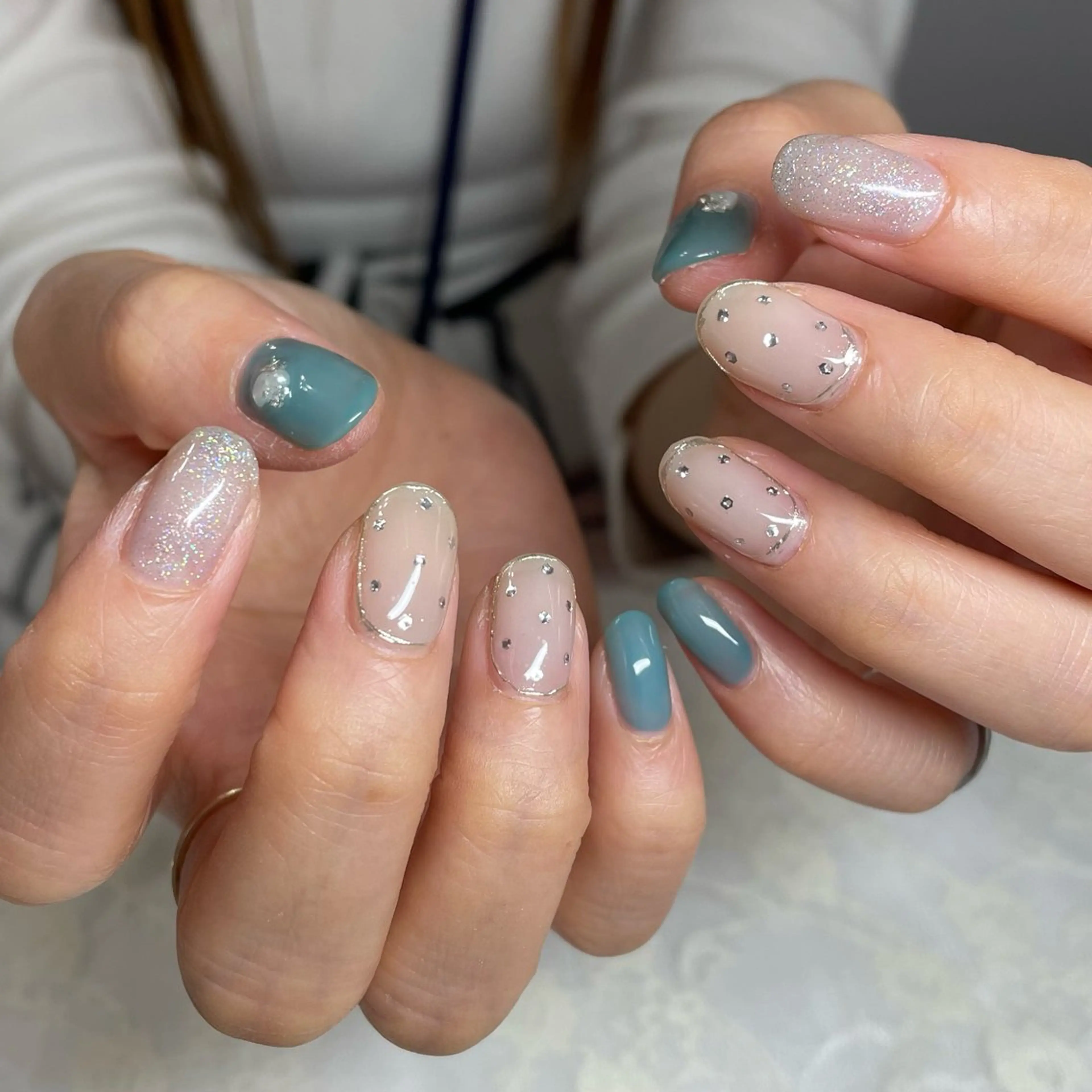 ネイル アートネイル ブルー ドット シルバー nailroom lilasのネイルデザイン
