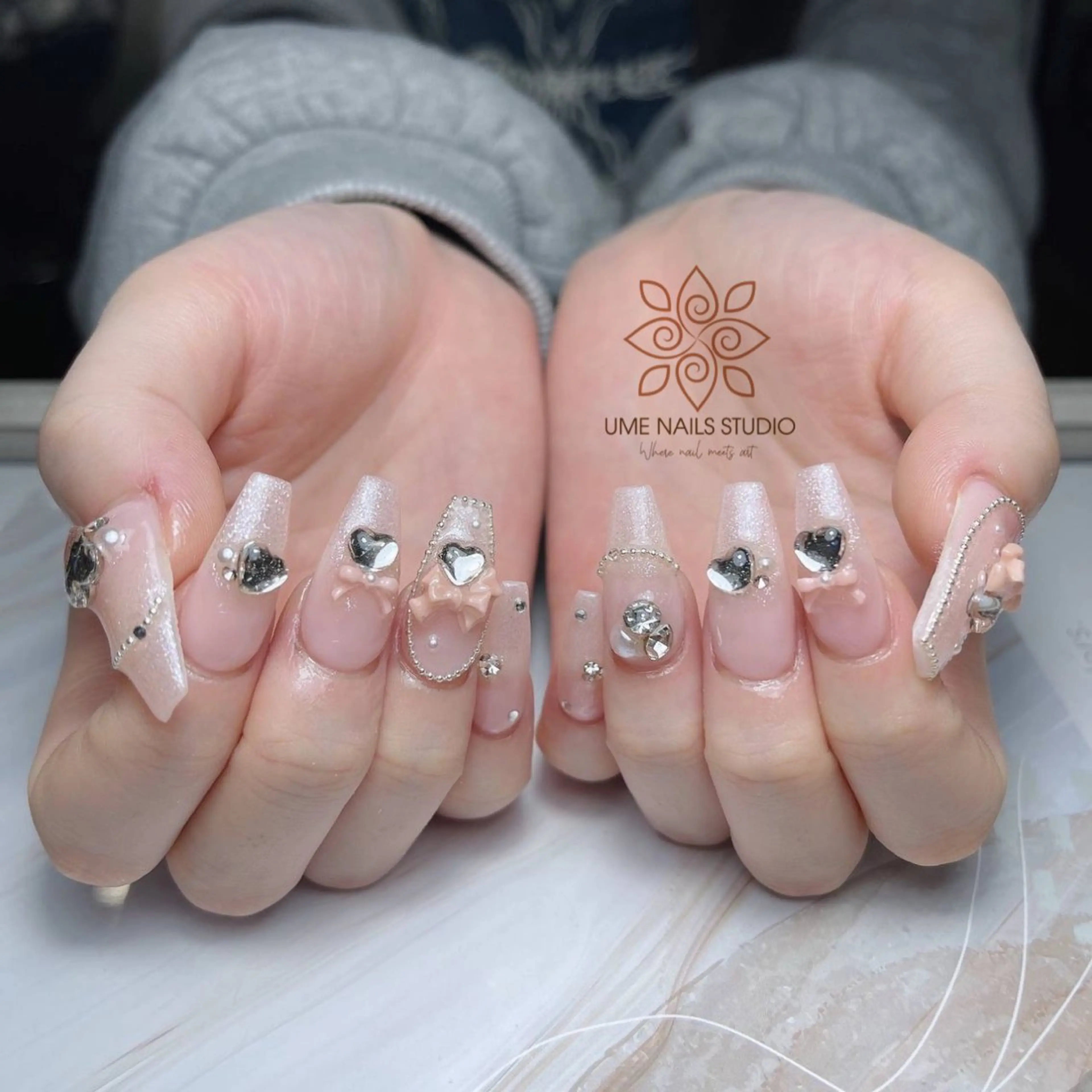 ネイル チークネイル クリアネイル ガーリー キラキラネイル 韓国ネイル ハンドネイル Ume Nail Studioのネイルデザイン