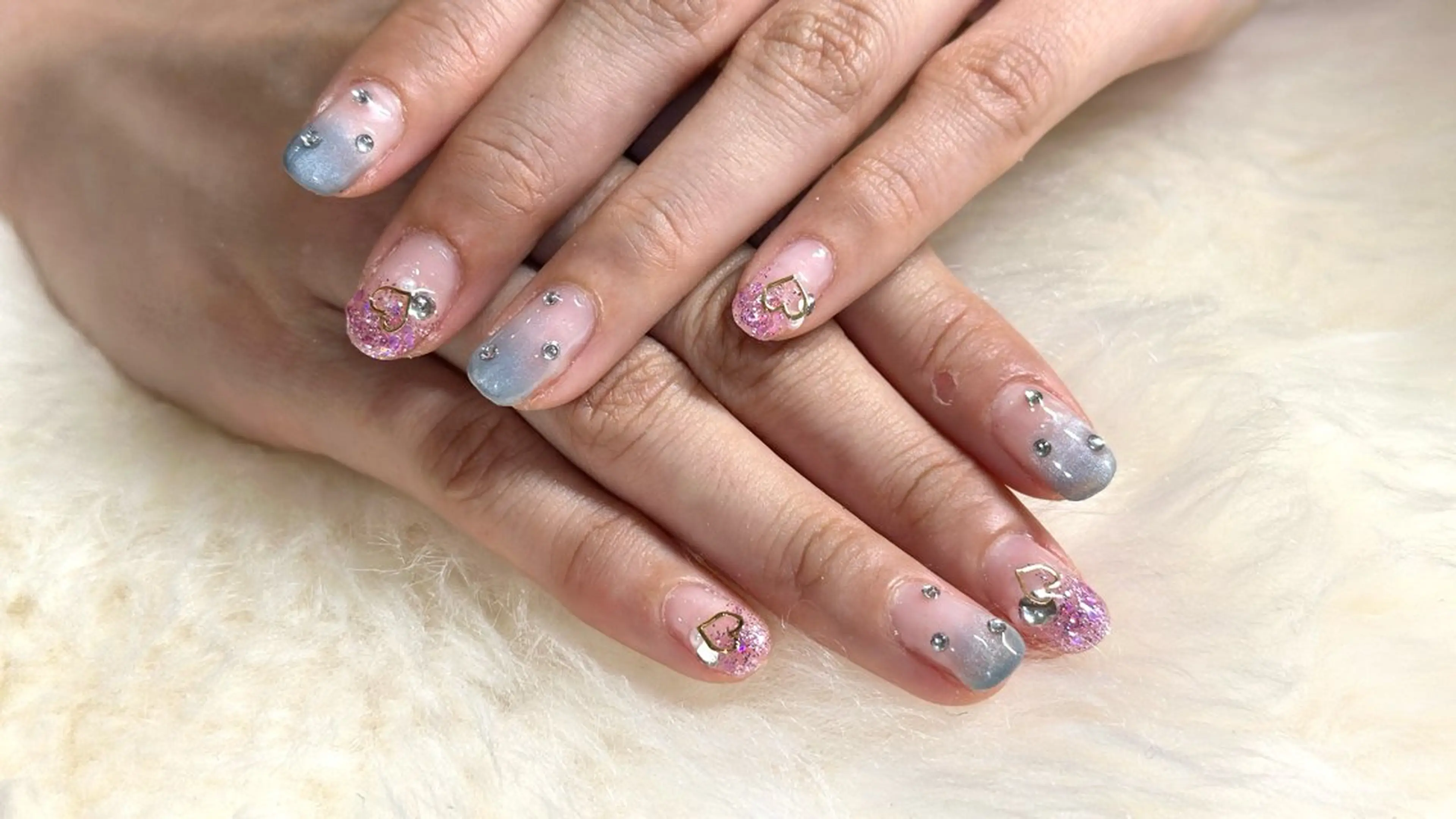 ネイル ブルー グラデーション ピンク Queenie nailのネイルデザイン