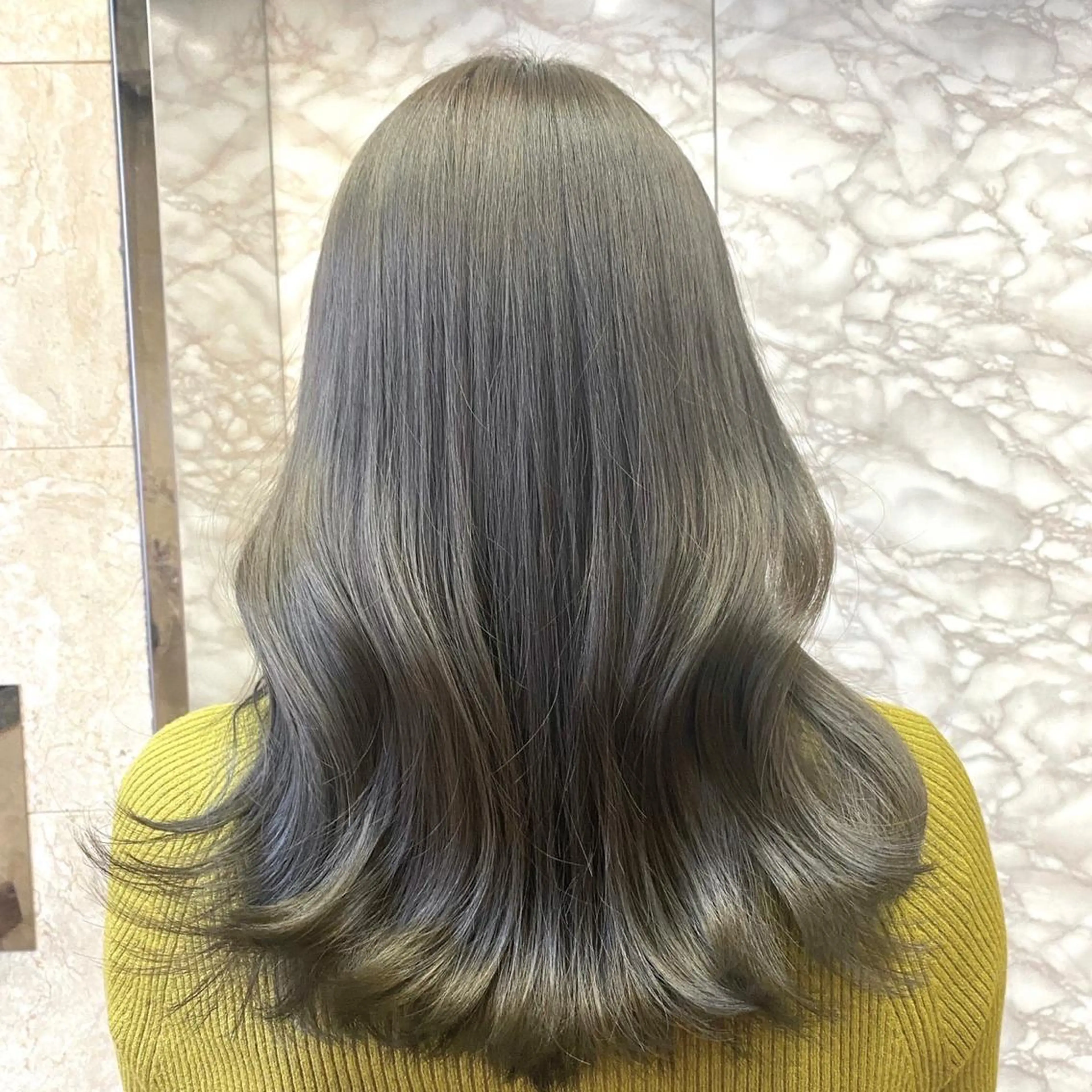 ロング カラー ヘアアレンジ 透明感カラー グレージュ シルバー シルバーグレージュ ヘアカラー トリートメント ヘッドスパ ヘアセット 山口 竣也のヘアスタイル