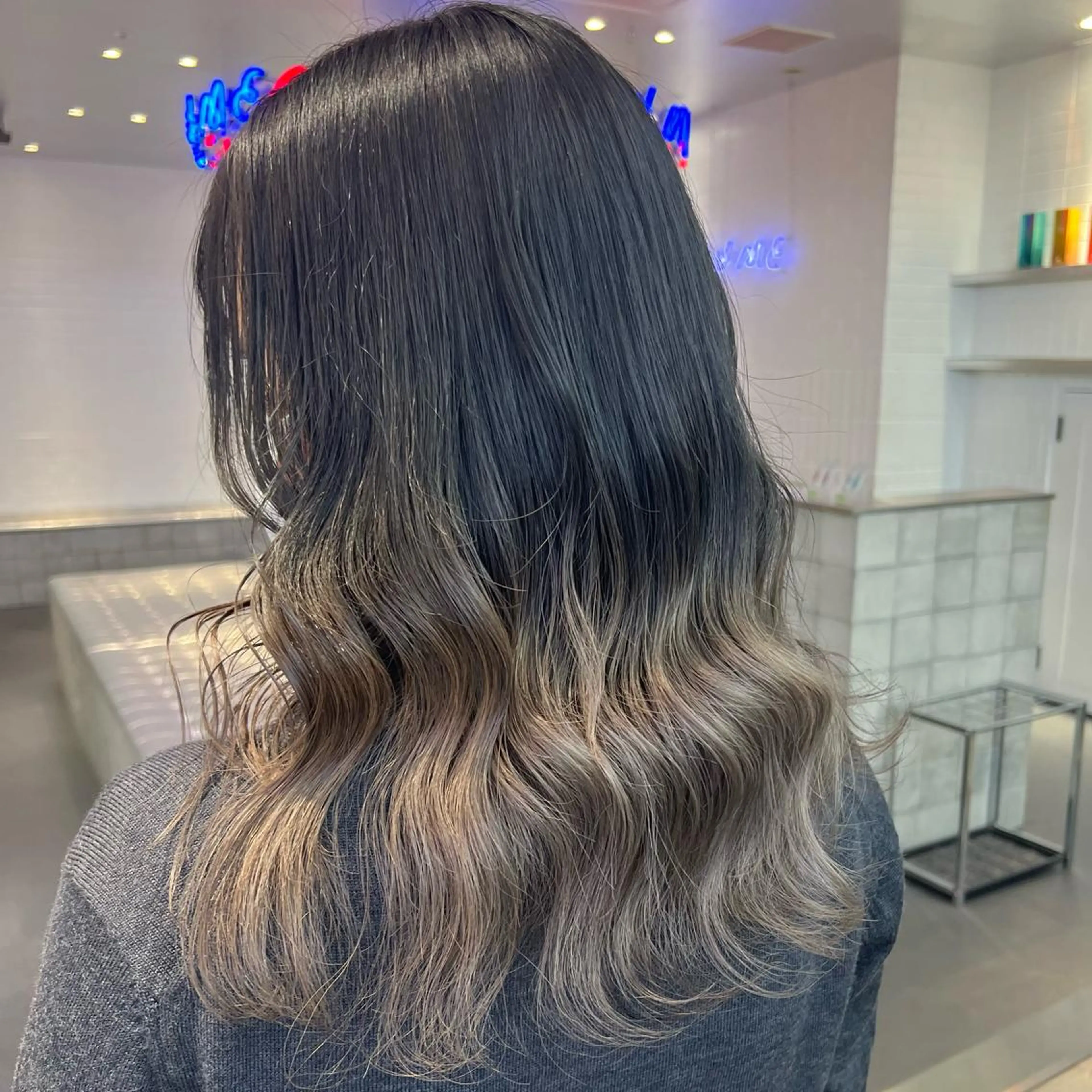 セミロング カラー 黒髪 グレージュ ヘアカラー トリートメント 🌼動き×透明感🩵 ハイトーン/ナナのヘアスタイル