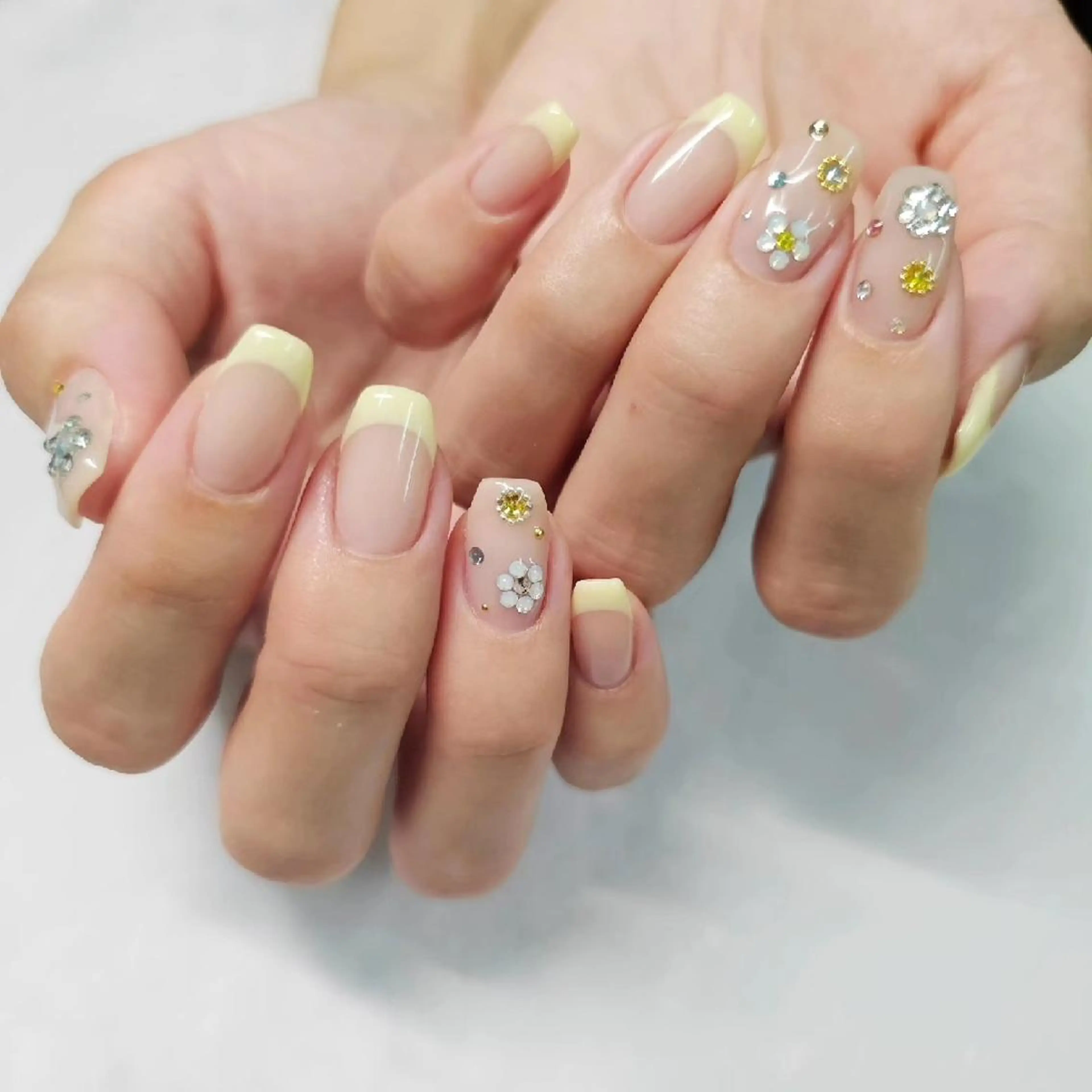 ネイル フレンチネイル ハンドネイル みよし市 nail salon*pomnal.co所属・Shimada Harukaのネイルデザイン