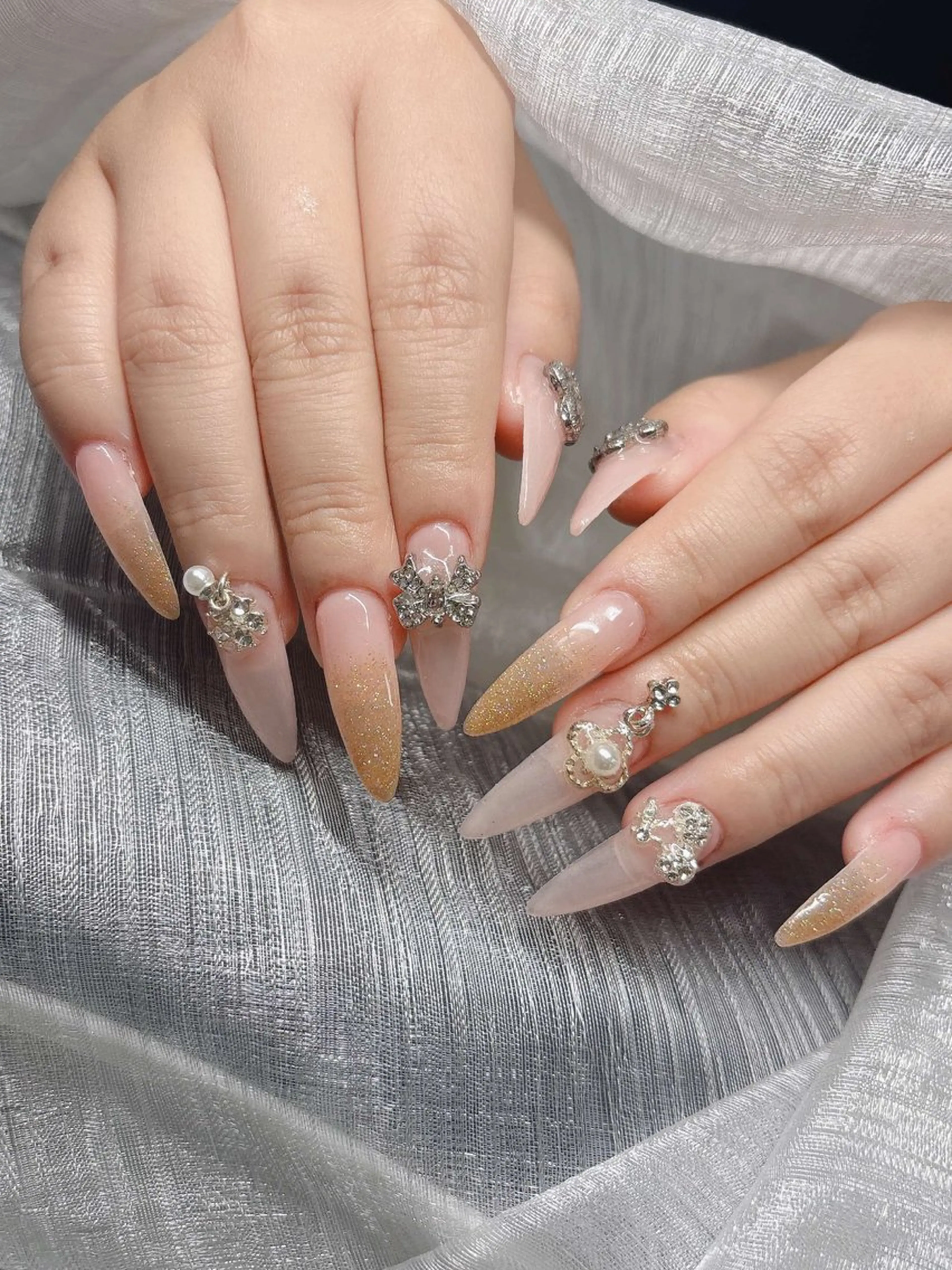 ネイル 長さ出し グラデーション 卒業式 キラキラネイル マグネットネイル ハンドネイル Lee Nailsのネイルデザイン