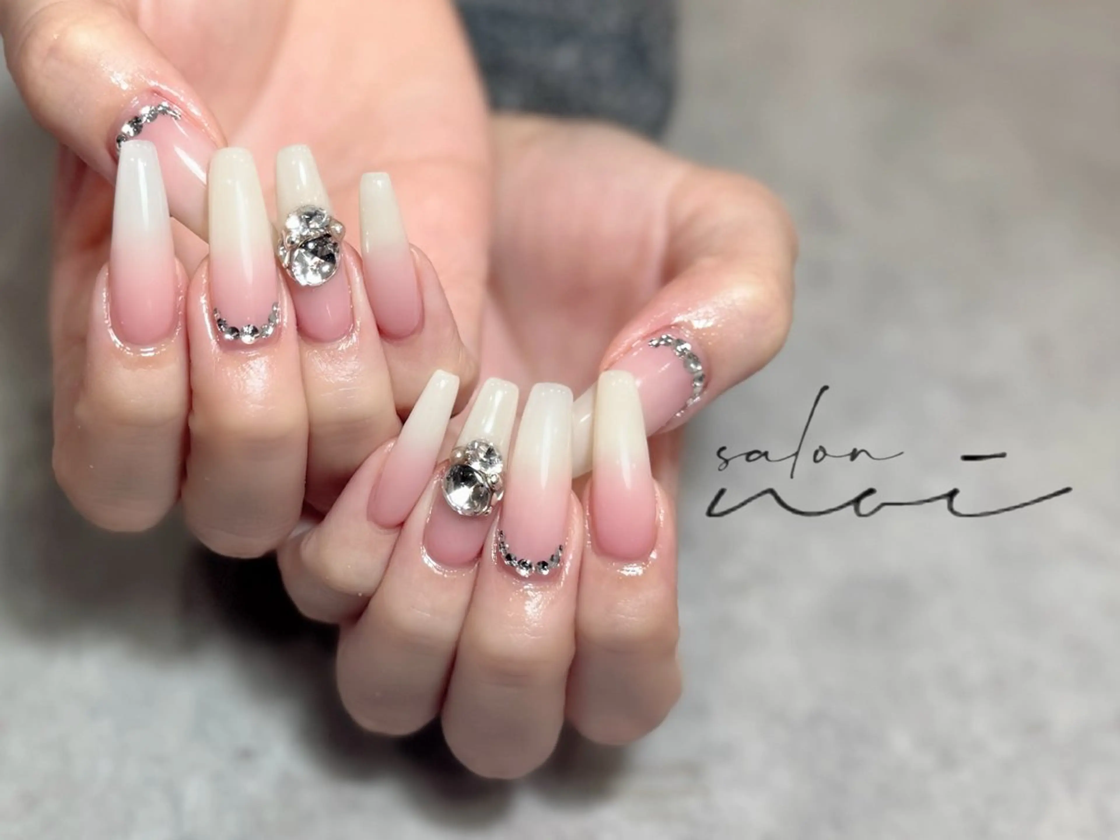 ネイル ストーンネイル ハンドネイル salon noi所属・salon noiのネイルデザイン