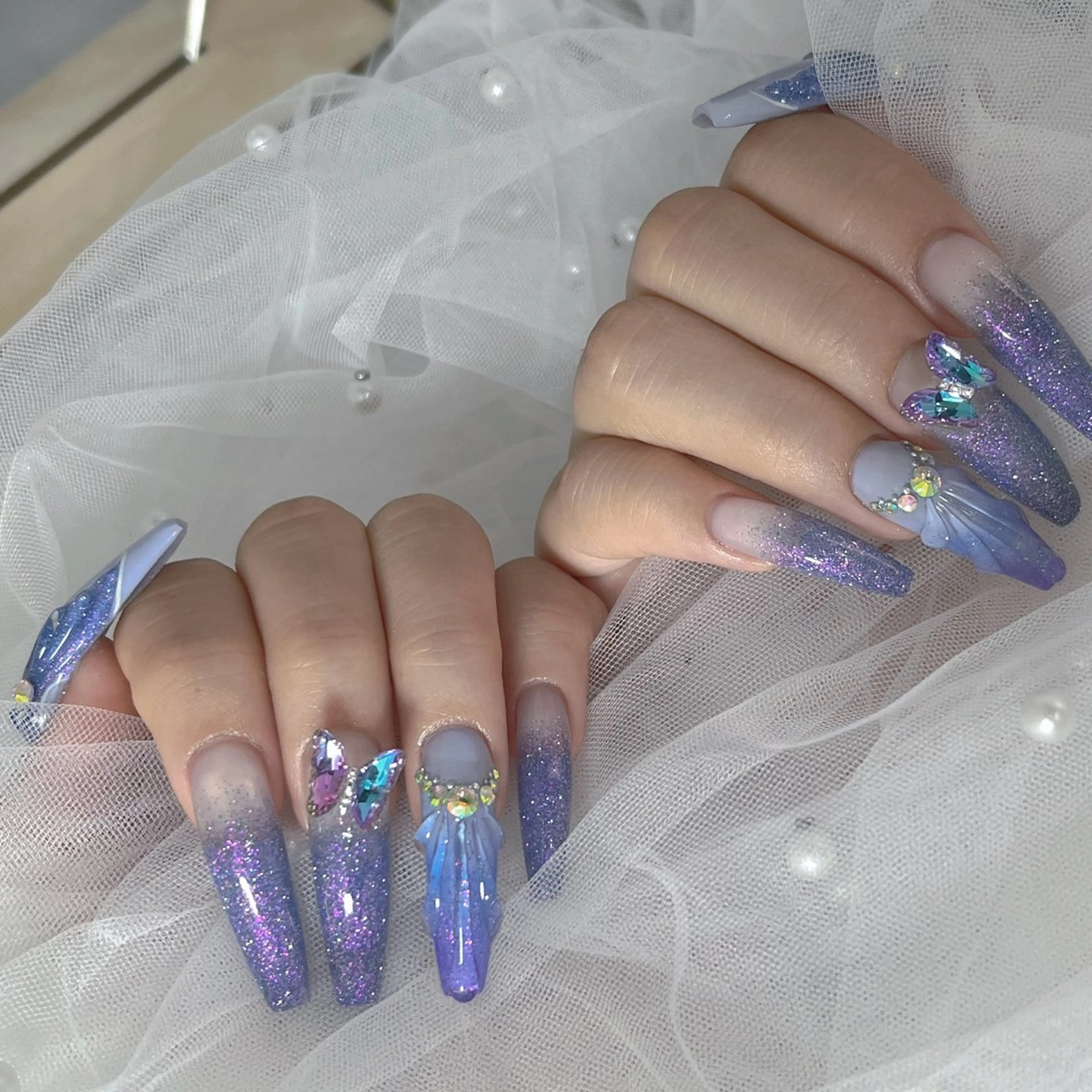 ネイル フットネイル フレンチネイル ジェルネイル ラメ(グリッター) ラメグラデーション ハンドネイル NEO Beauty Salon所属・𝐍𝐄𝐎 𝐉𝐔𝐑𝐈のネイルデザイン