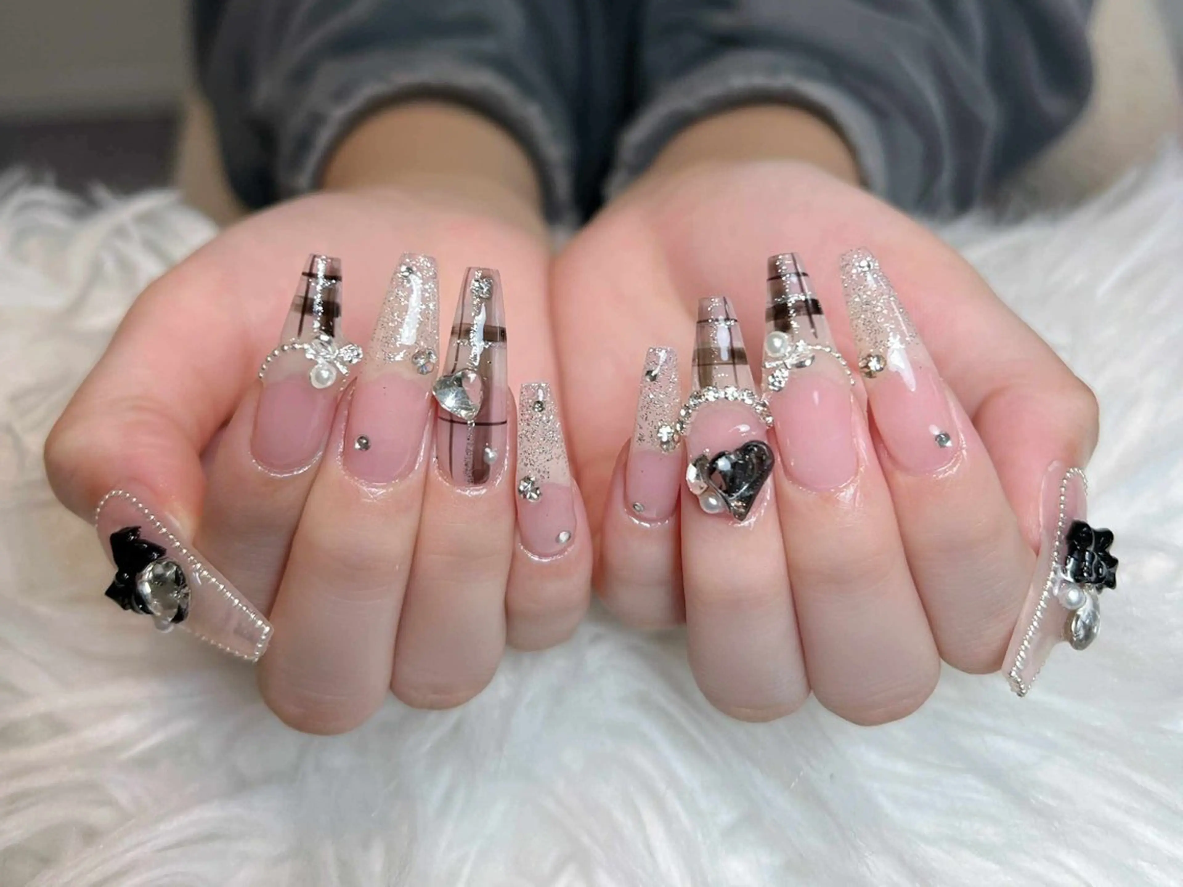 ネイル フレンチネイル ジェルネイル キラキラネイル 韓国ネイル マグネットネイル ハンドネイル Julli nail studio所属・Julli NailStudioのネイルデザイン
