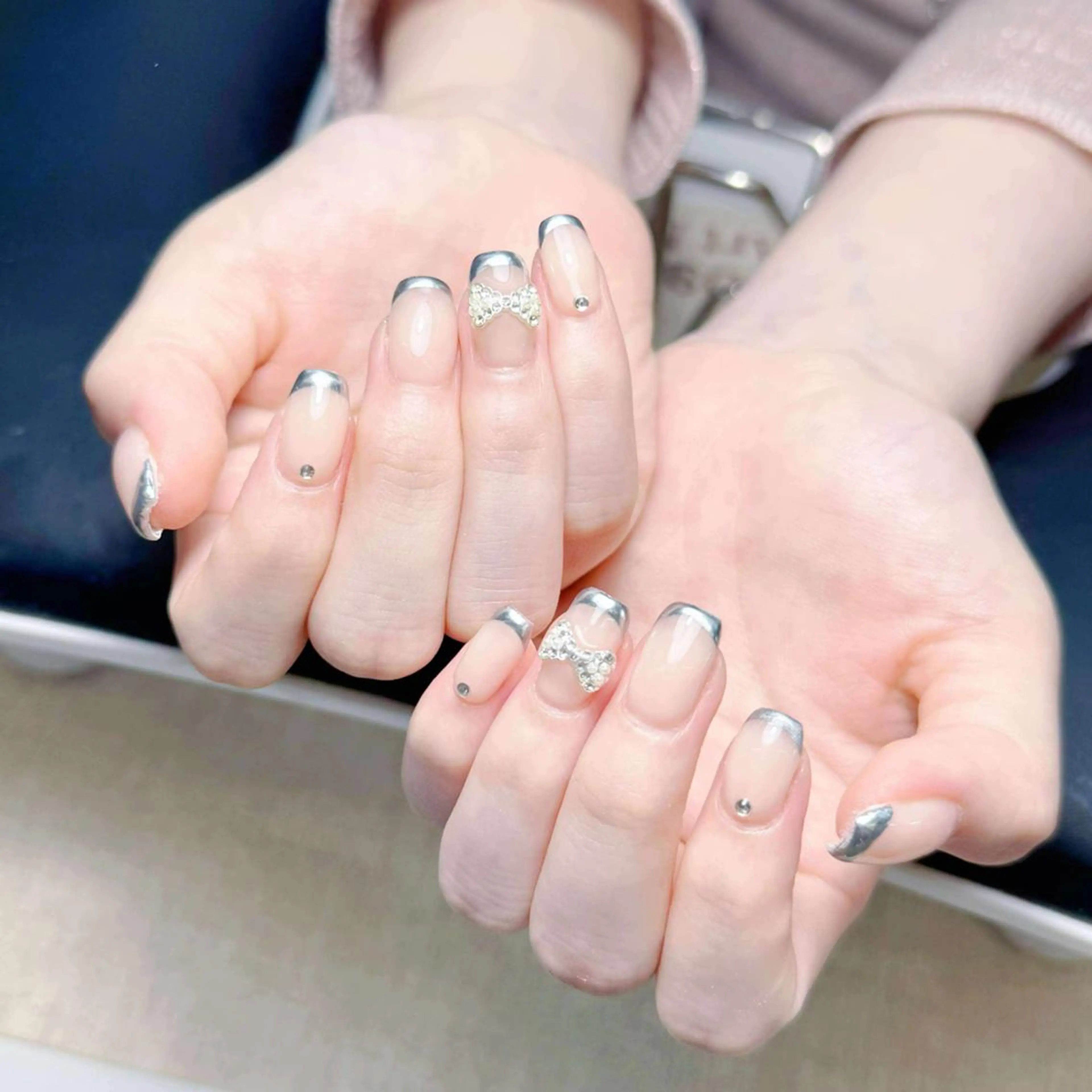 ネイル アートネイル ブラウン ジェルネイル ゴールド キラキラネイル ハンドネイル Nova Nail Shinsaiのネイルデザイン