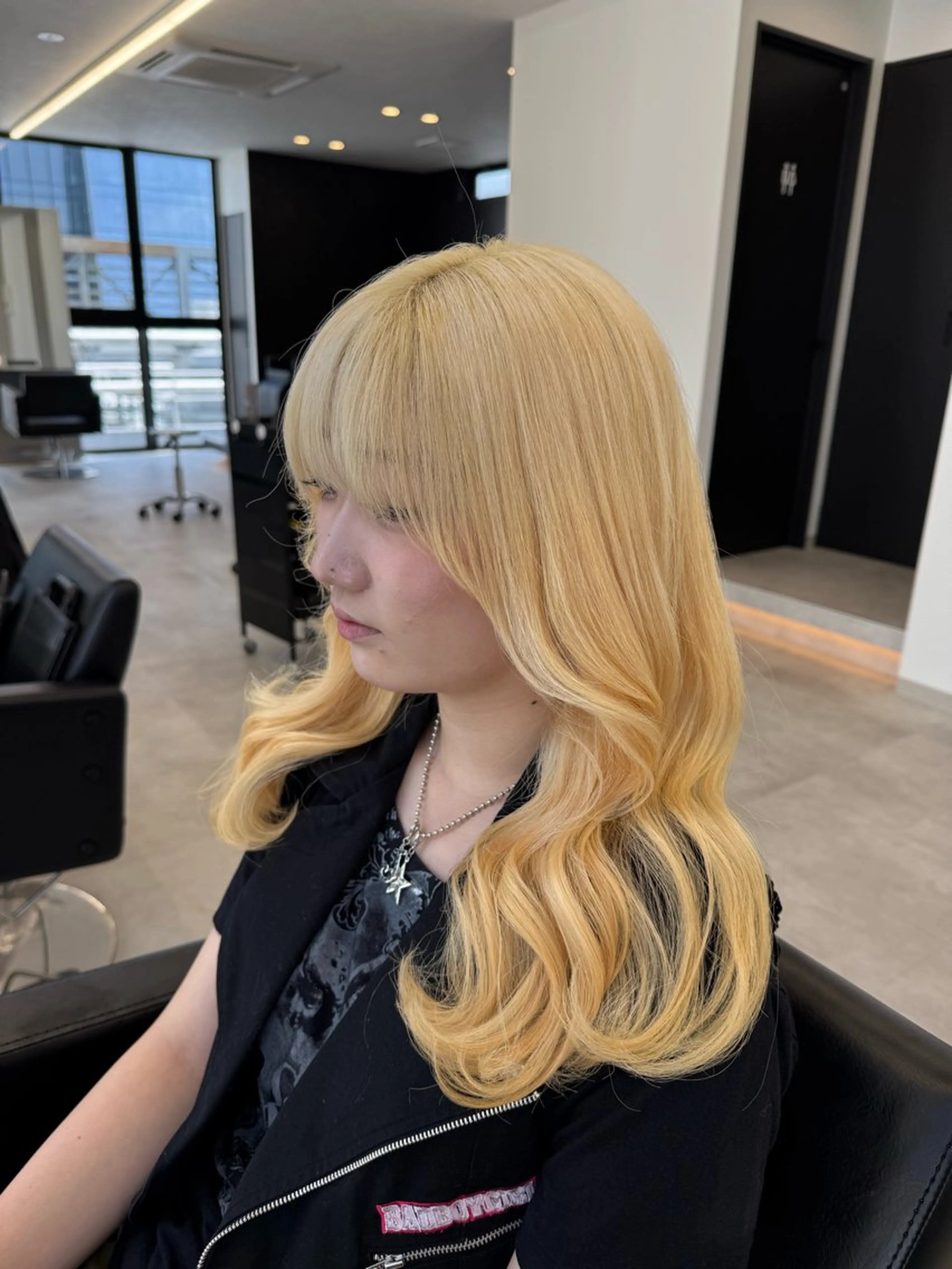 ロング カラー ブリーチ ブロンド カット ヘアカラー カラー/エクステ特化 ベージュ/KENTAのヘアスタイル