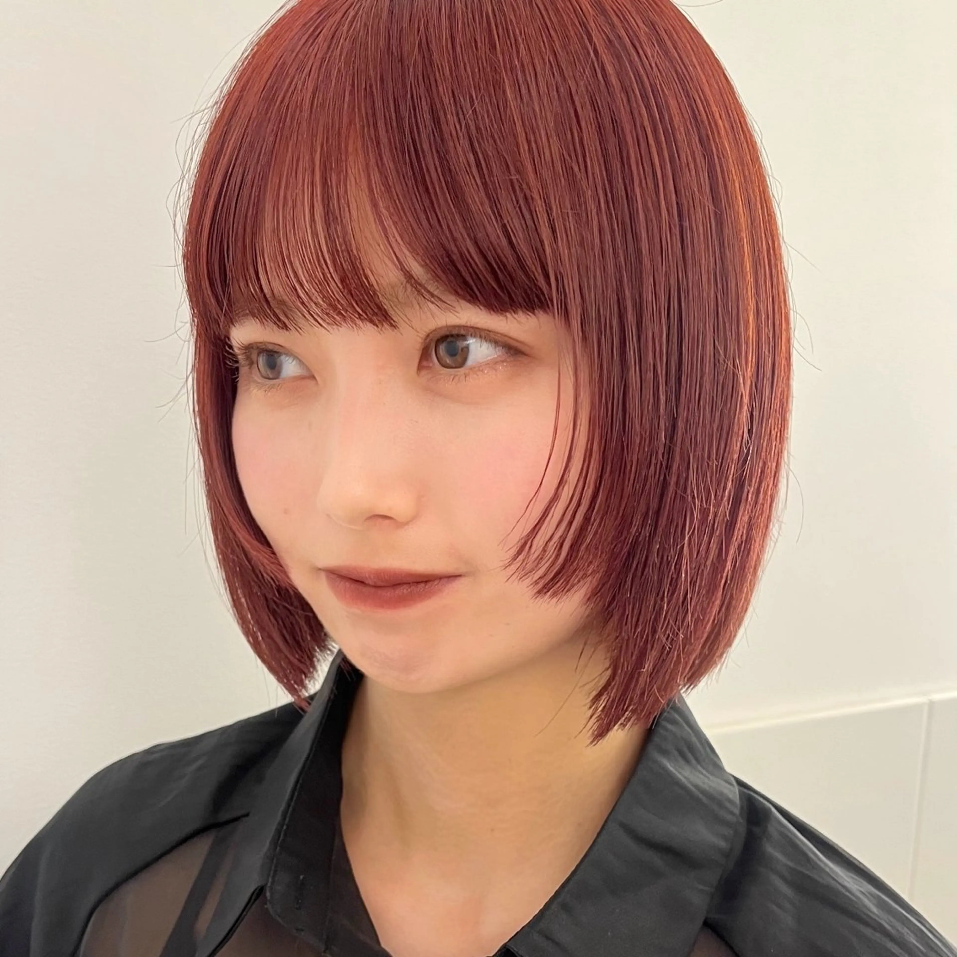 ショート カラー レッドカラー ボブ 顔まわりレイヤー レイヤーカット ボブ/レイヤー/ダブ ルカラー/まいな🌸のヘアスタイル