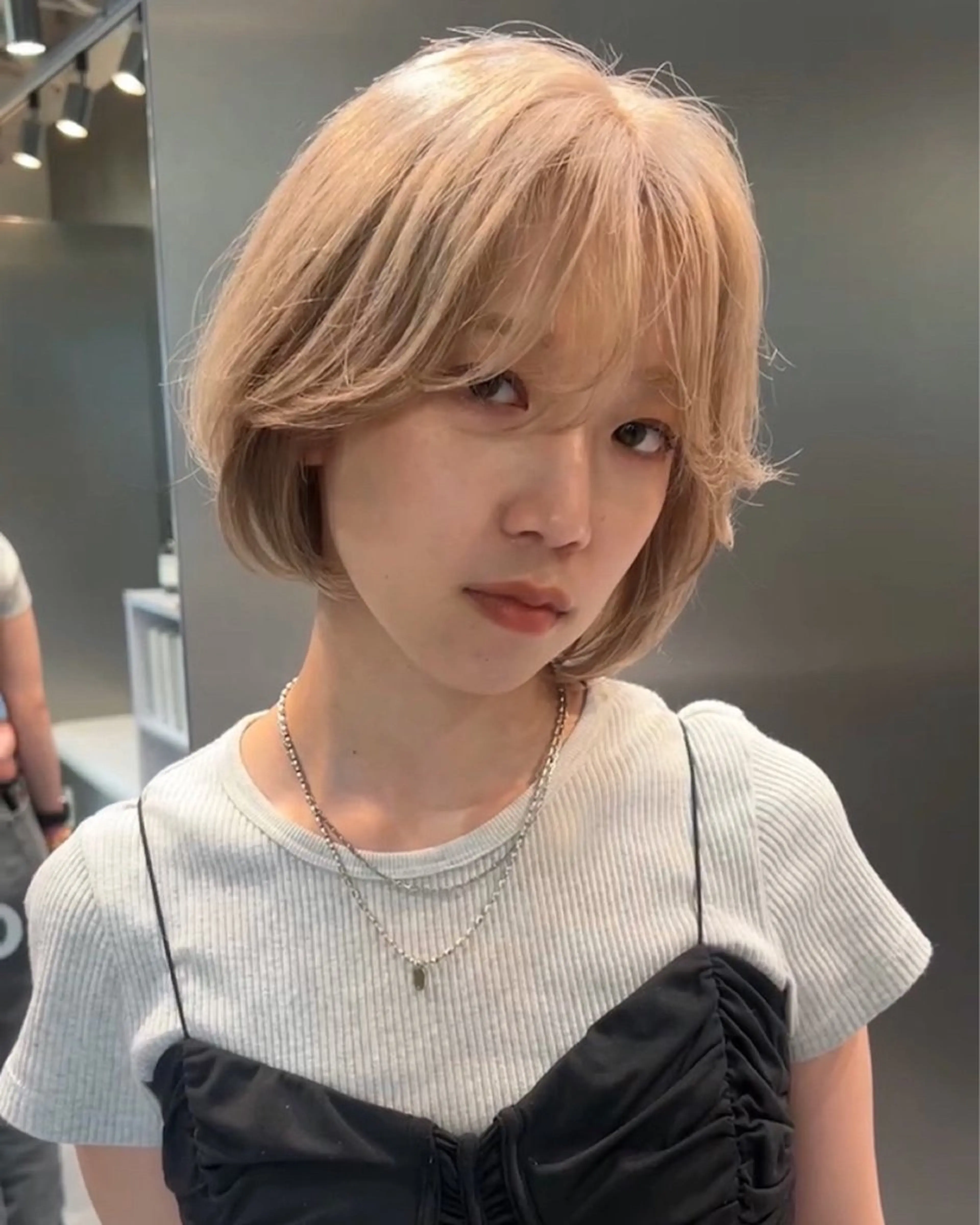 ショート カラー ベージュカラー ブリーチ透明感 mikaのヘアスタイル