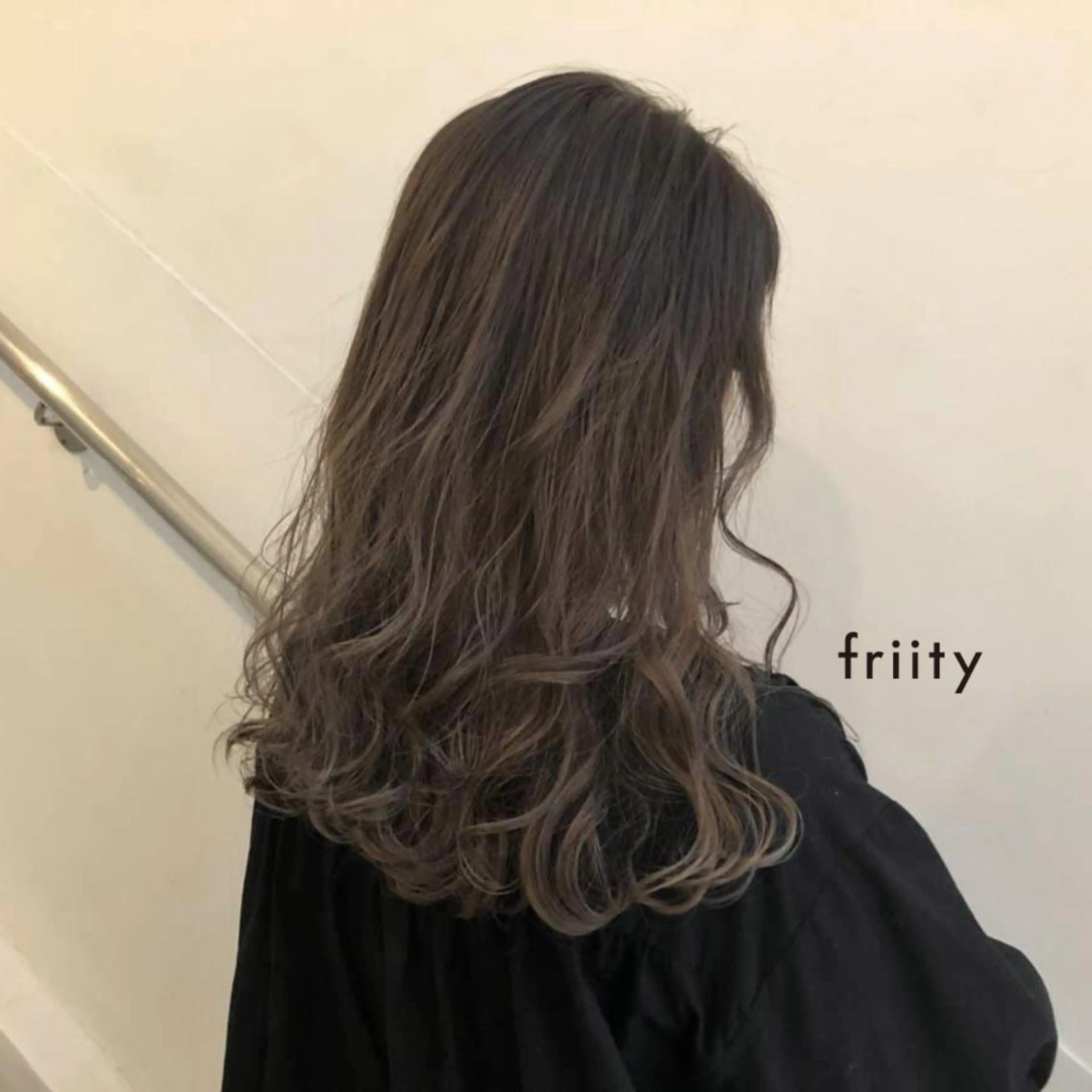 ミディアム カラー 中司 莉菜のヘアスタイル