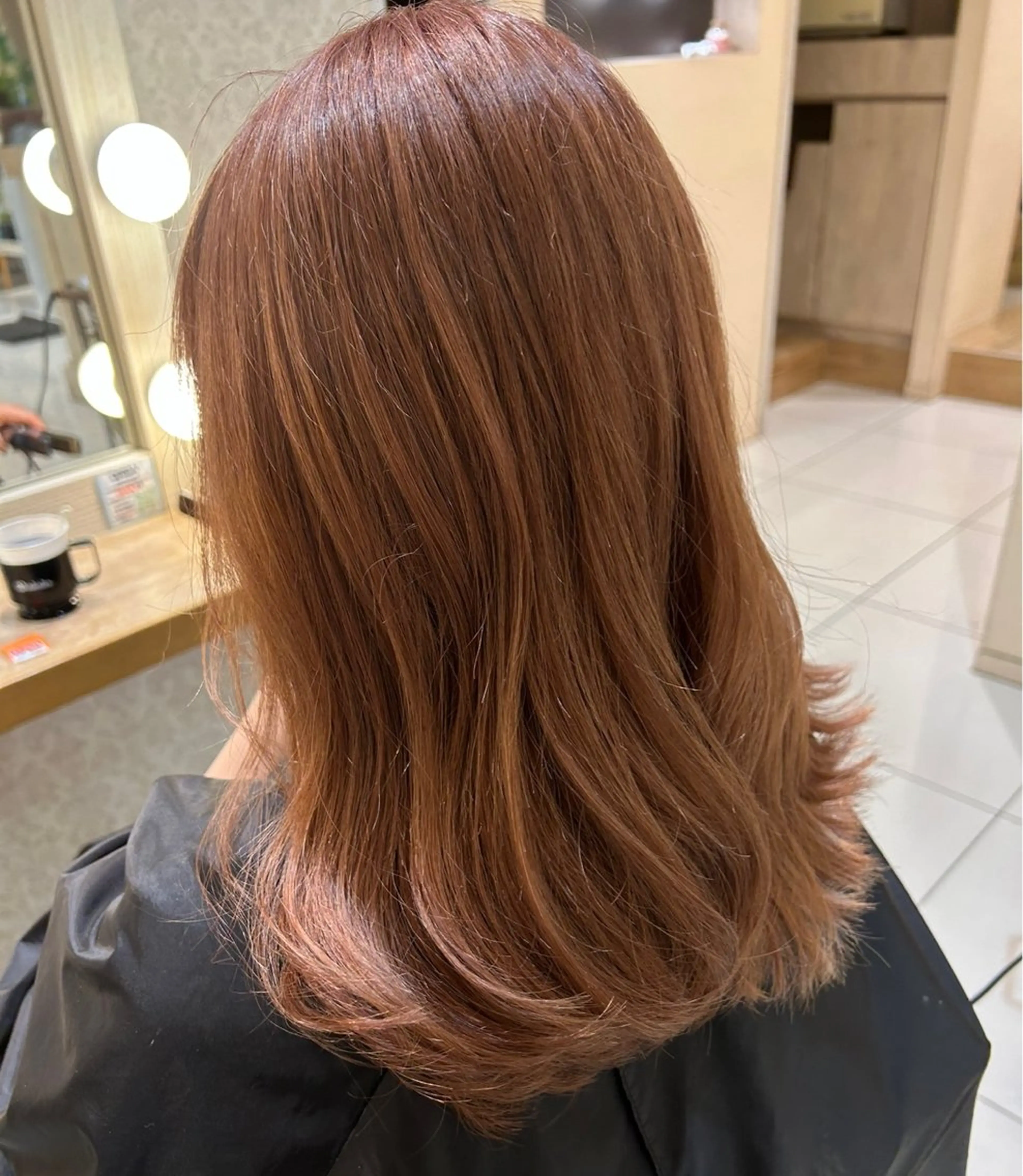 ミディアム カラー ヘアアレンジ 暖色カラー/ブリーチ なしカラー/艶カラーのヘアスタイル