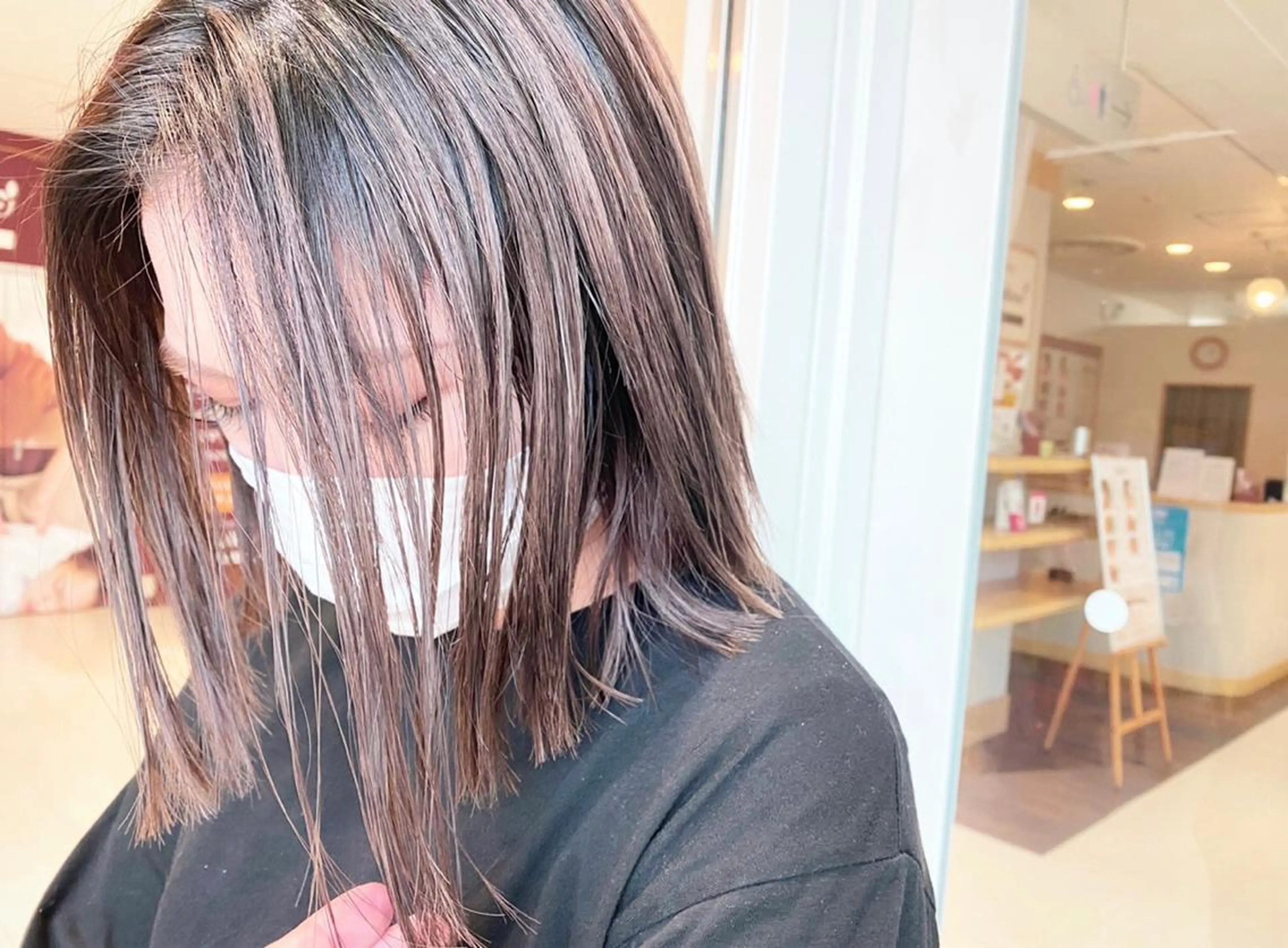 ミディアム ヘアカラー まお♡レイヤーカット 耳ツボジュエリーのヘアスタイル