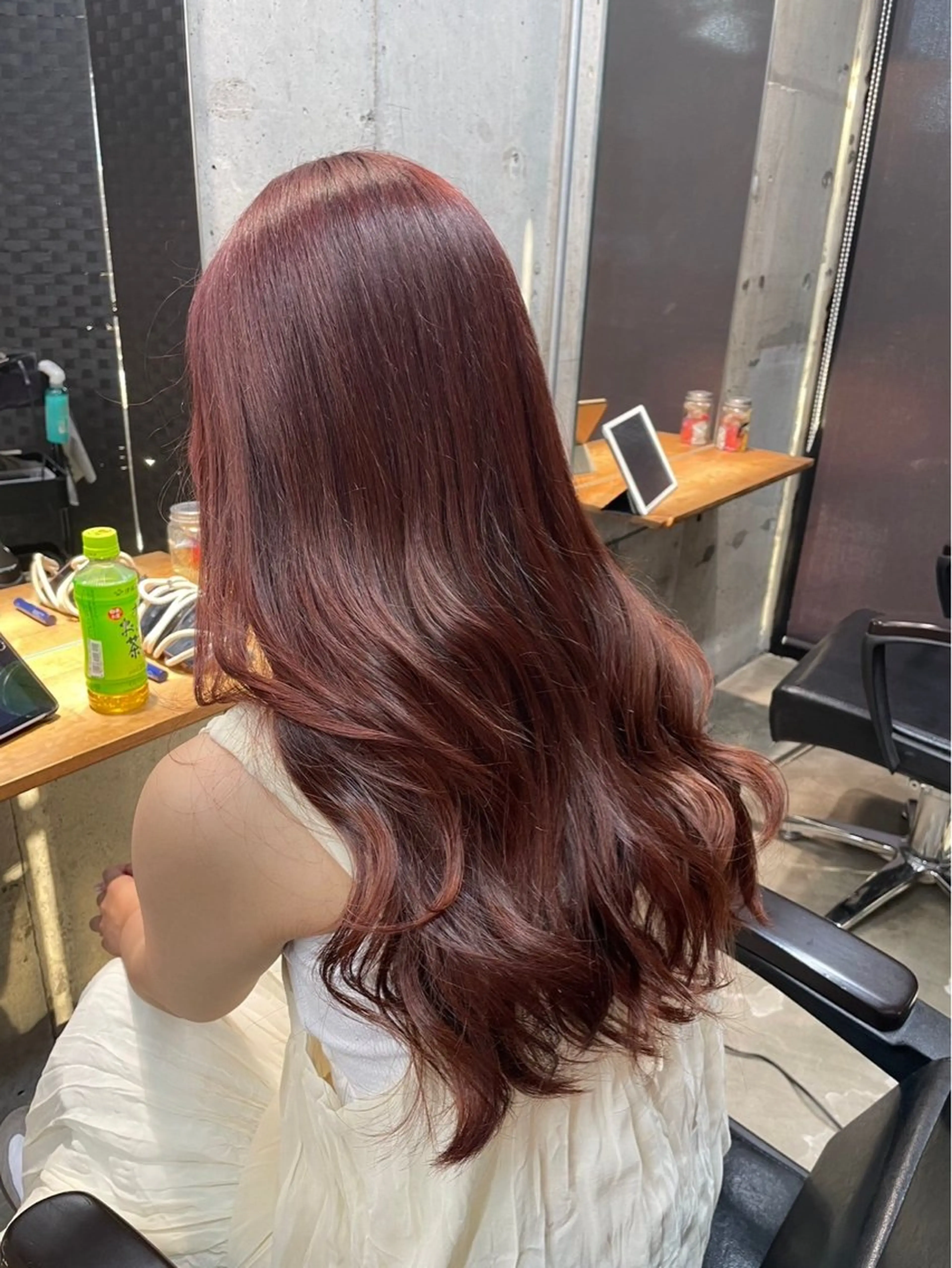 ロング カラー ブリーチ ブリーチなしカラー トリートメント 穴原 優紀のヘアスタイル