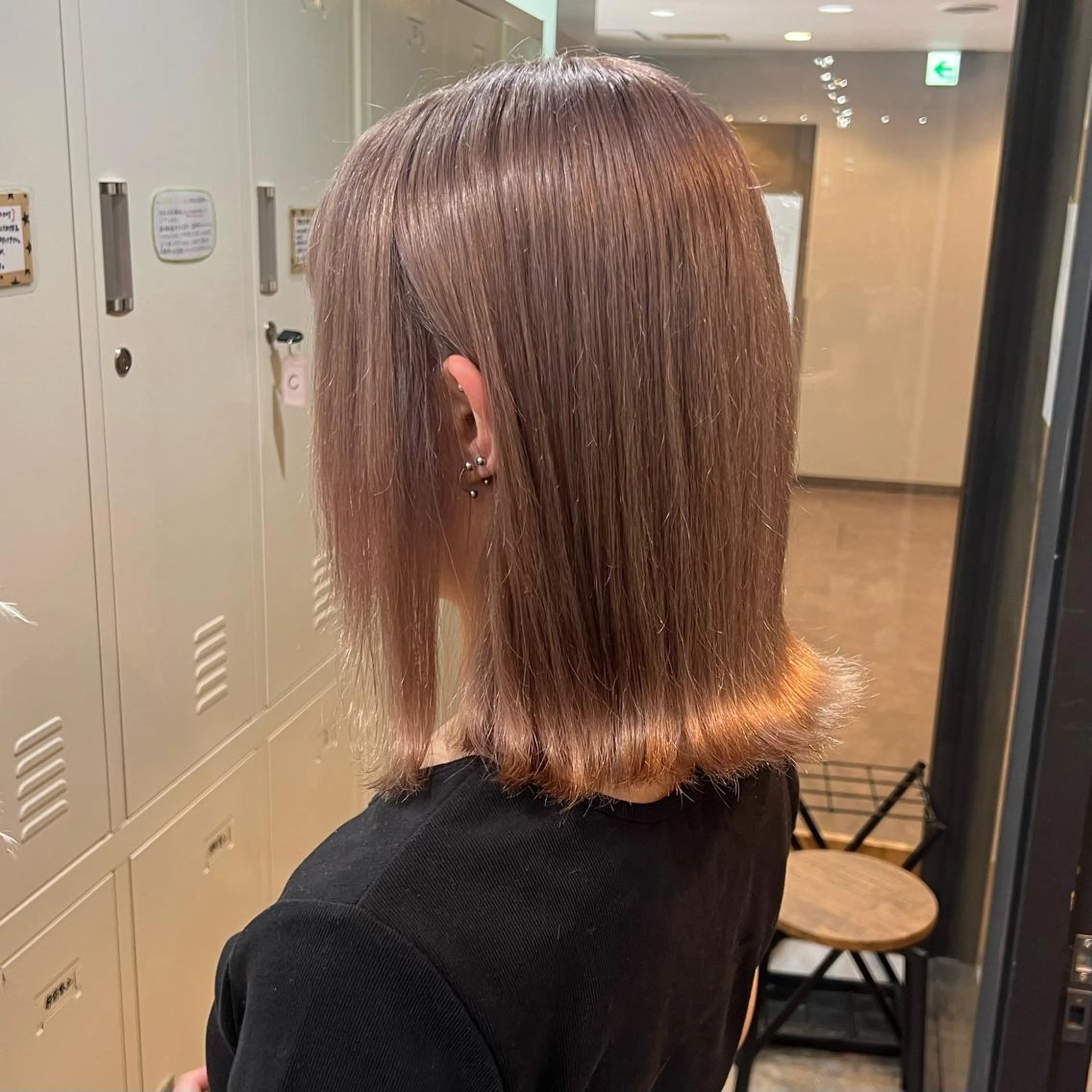 ミディアム カラー ベージュカラー ピンクカラー ピンクベージュ ヘアカラー ハイトーン mamiのヘアスタイル