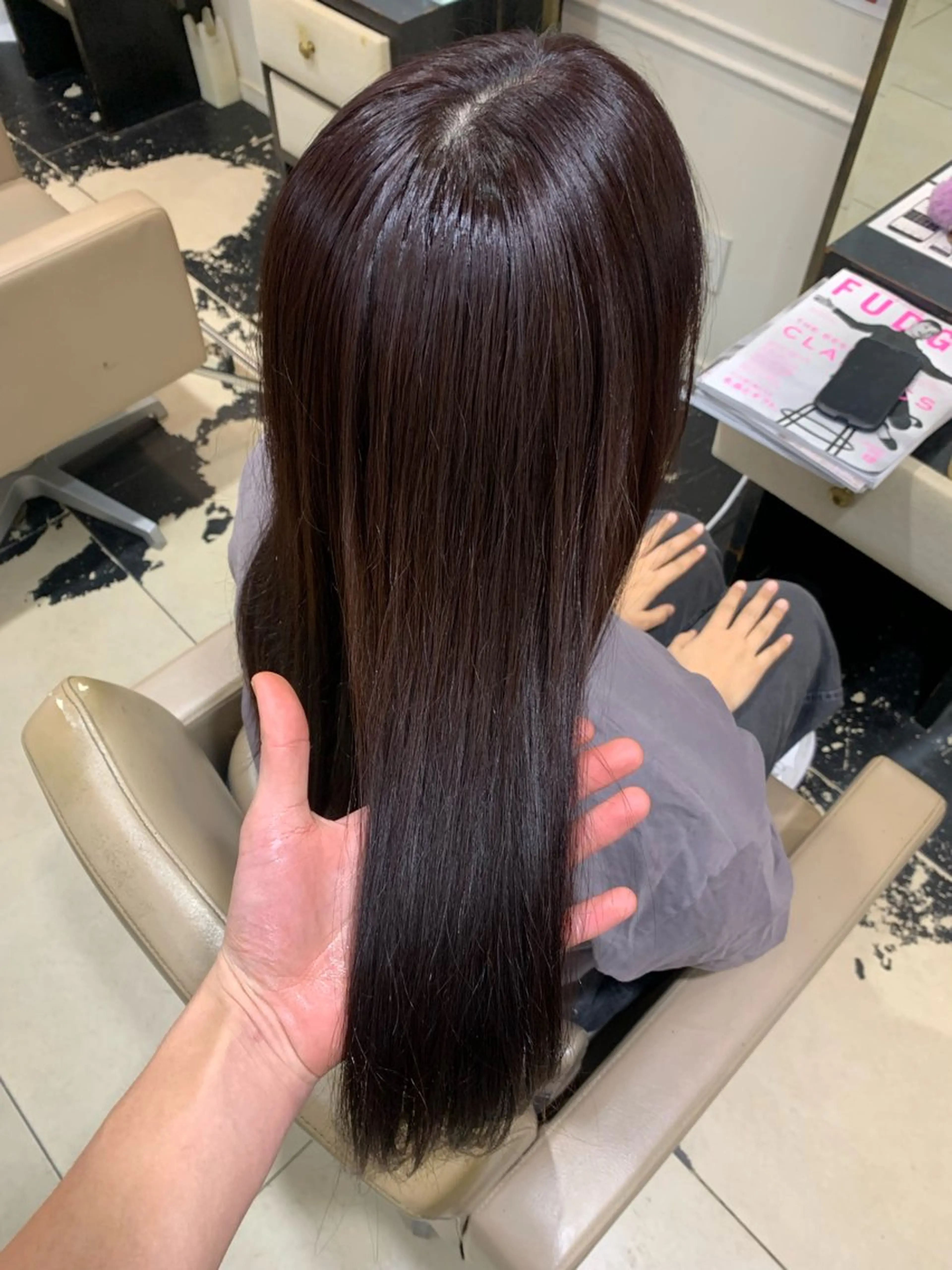 ロング カラー ブリーチ ボルドーカラー ブラウンカラー ブリーチなしカラー ヘアカラー トリートメント 早川 豪のヘアスタイル