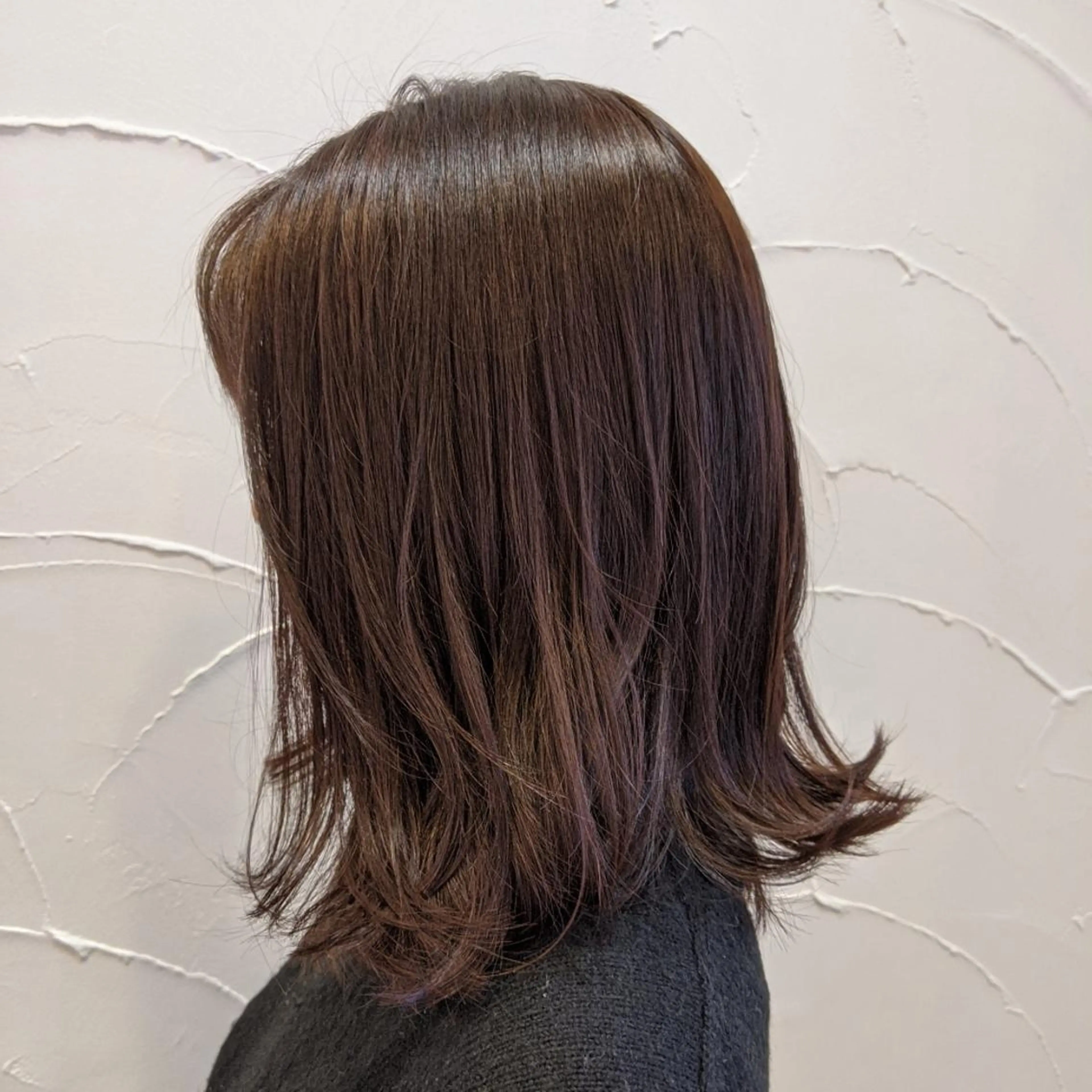 セミロング カラー 髪質改善アンブリーチ 店長みやけななのヘアスタイル