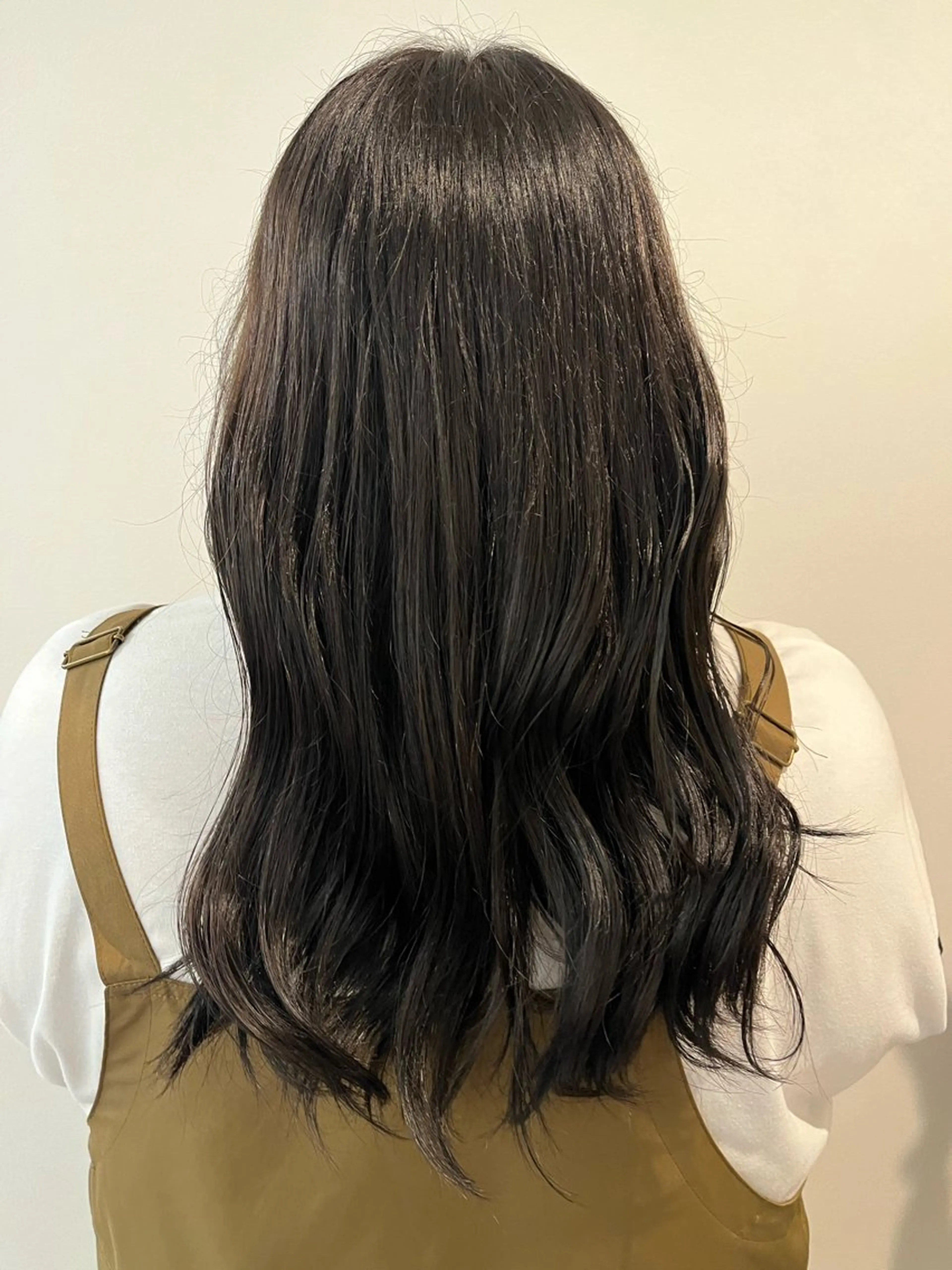 セミロング カラー グレージュ 黒川 綾音のヘアスタイル