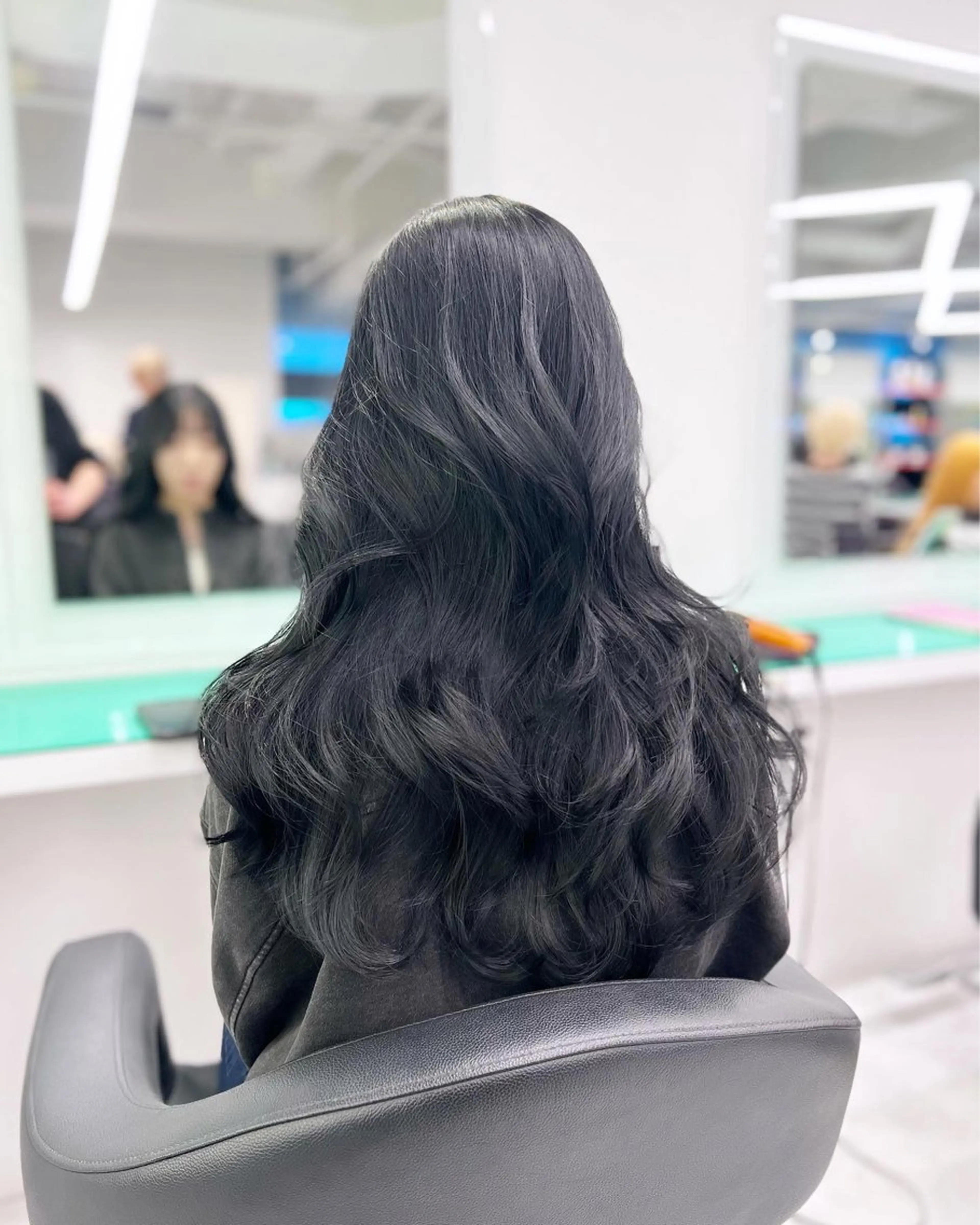 ロング カラー 🇨🇳中韓レイヤー 暗髪カラー🇰🇷のヘアスタイル