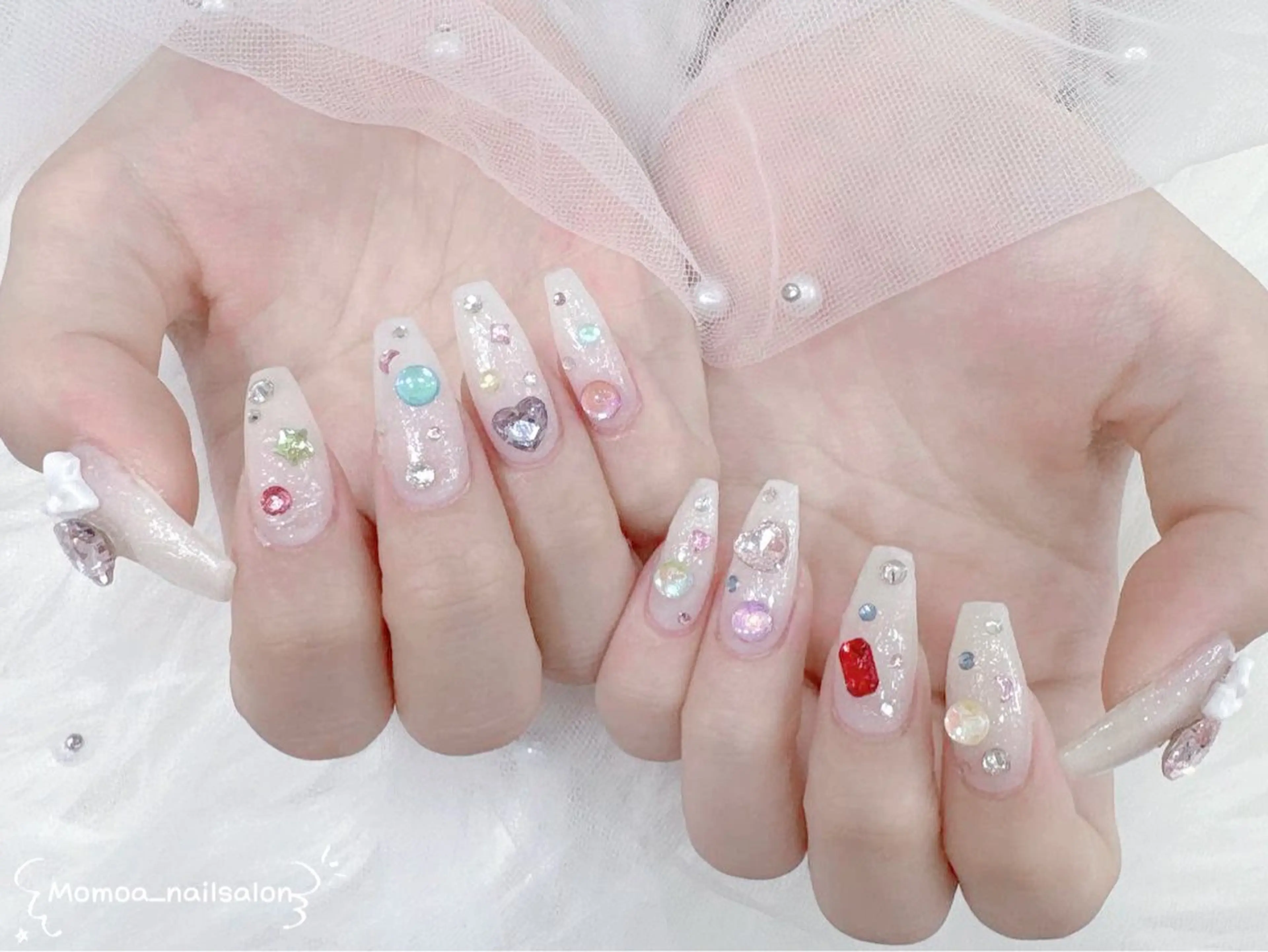 ネイル キラキラネイル スカルプネイル ハンドネイル Momoa nail salon所属・MoMoA Nail ネイル長さ出し専門店のネイルデザイン