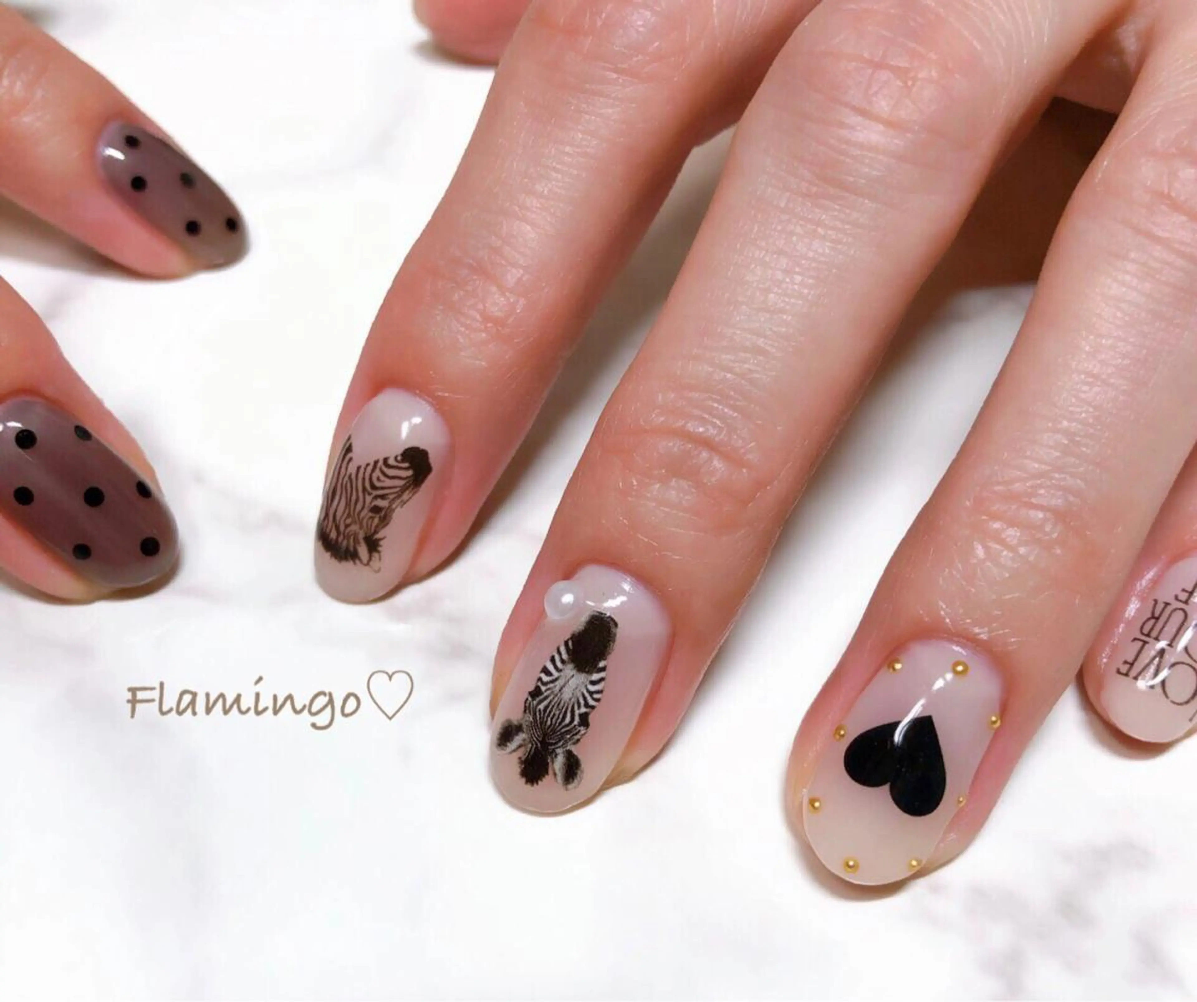 ネイル アニマル柄 ドット ハート シンプルネイル 冬ネイル 40代からの爪を守る ×ケア重視サロン♡のネイルデザイン