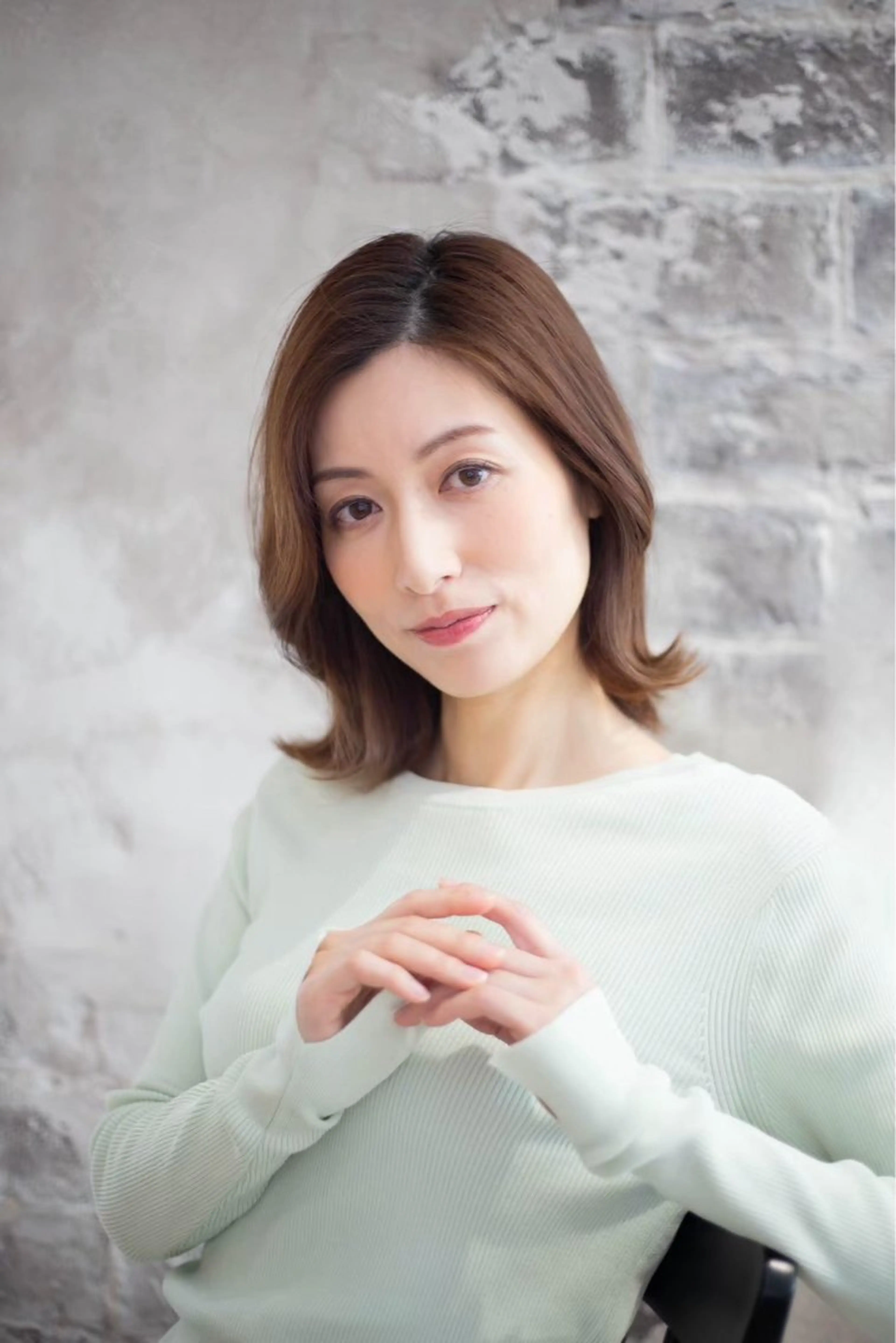 ミディアム 鐙 理子のヘアスタイル