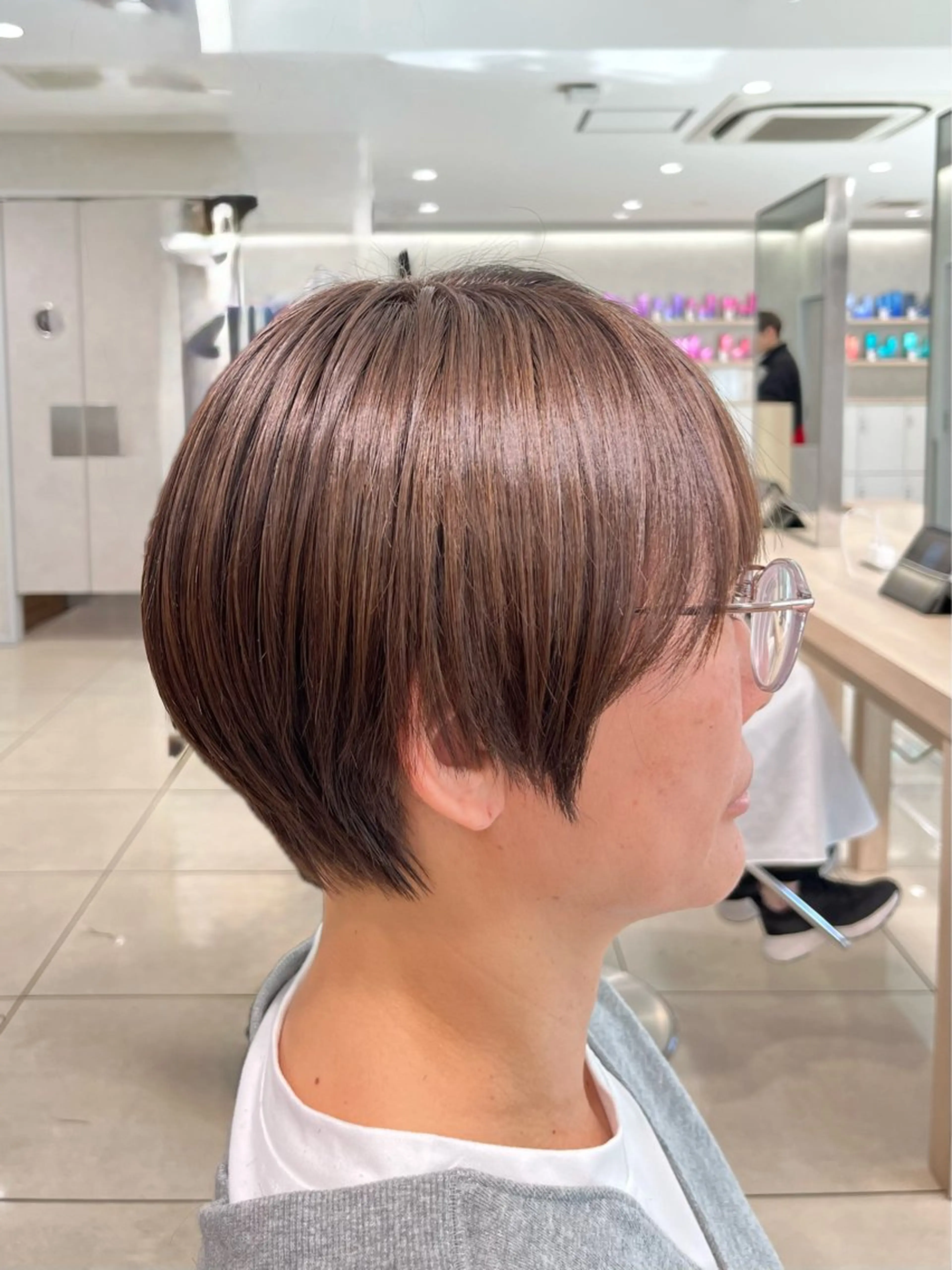ショート カラー ベージュカラー くびれヘア 髪質改善 ショートヘア トリートメント ヘアカラー トリートメント 巖本 真希のヘアスタイル