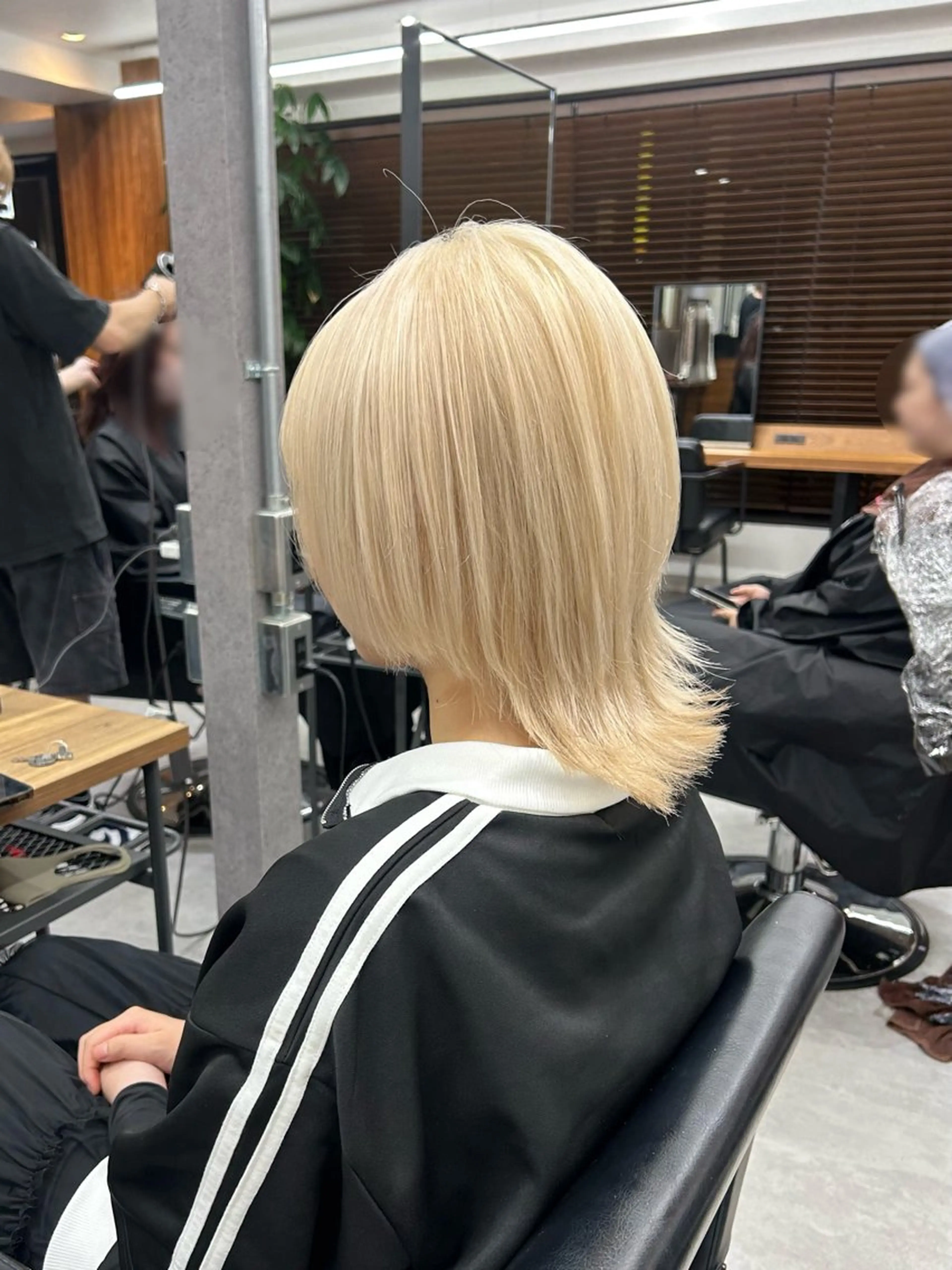 ショート カラー ブリーチ ブロンド ホワイトブロンド ヘアカラー ENA💗ハイトーン /エクステ💗のヘアスタイル