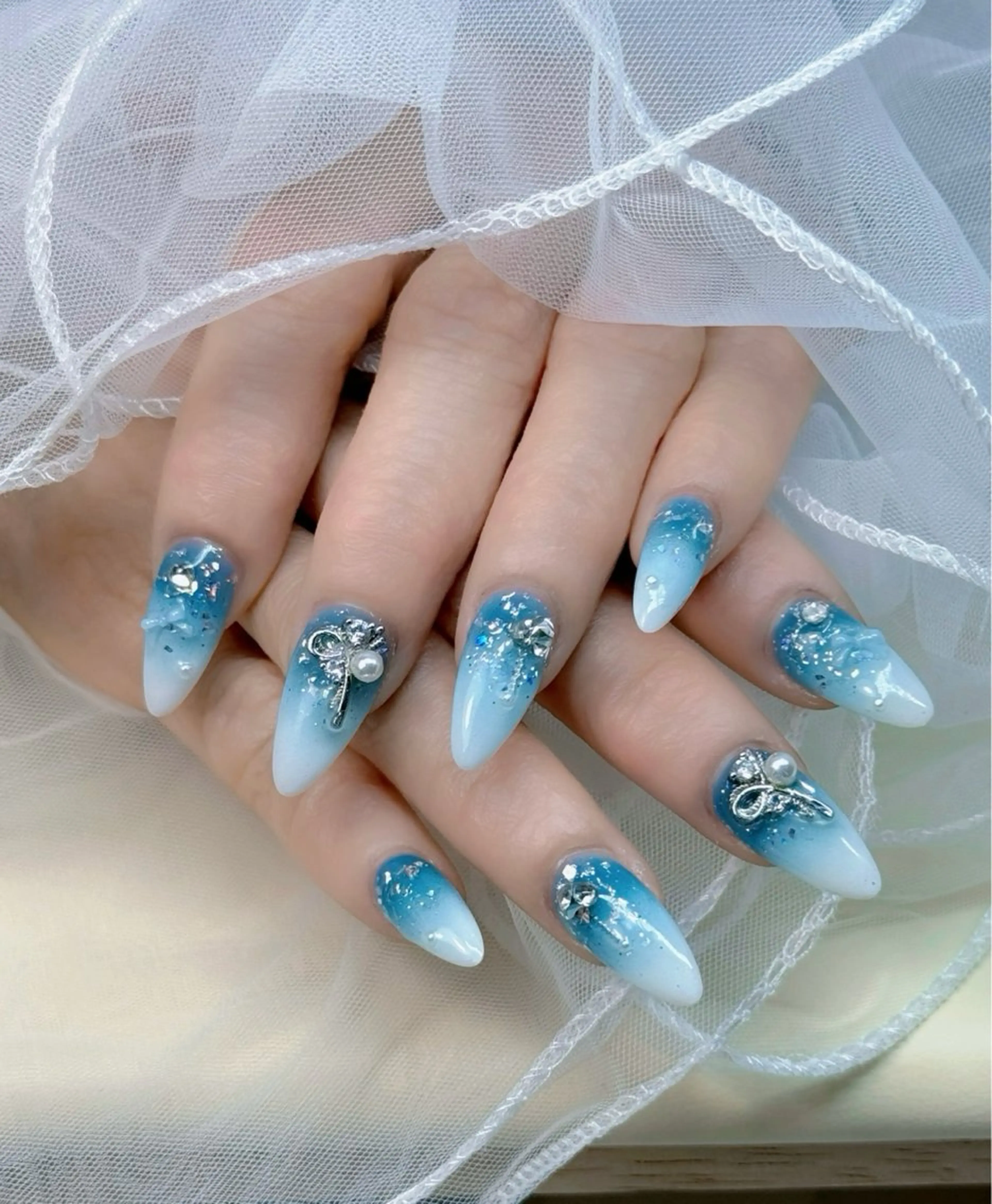 ネイル オーロラネイル ブルー チークネイル フットネイル フレンチネイル HANA.NAILS所属・HANA 自宅サロンのネイルデザイン