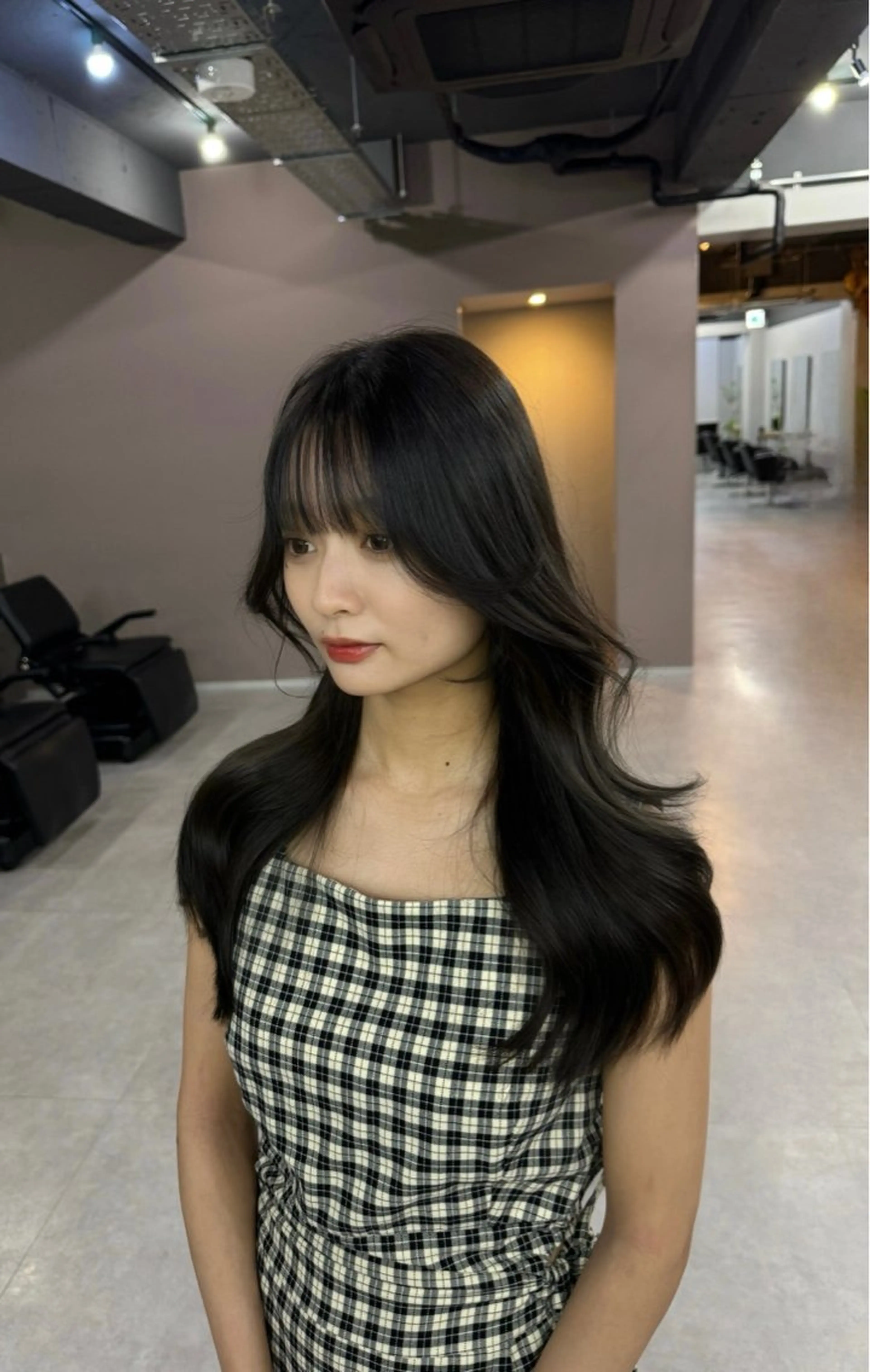 ミディアム カラー 黒髪 レイヤーカット カット ヘアカラー トリートメント 西村あきや トレンド韓国ヘアのヘアスタイル