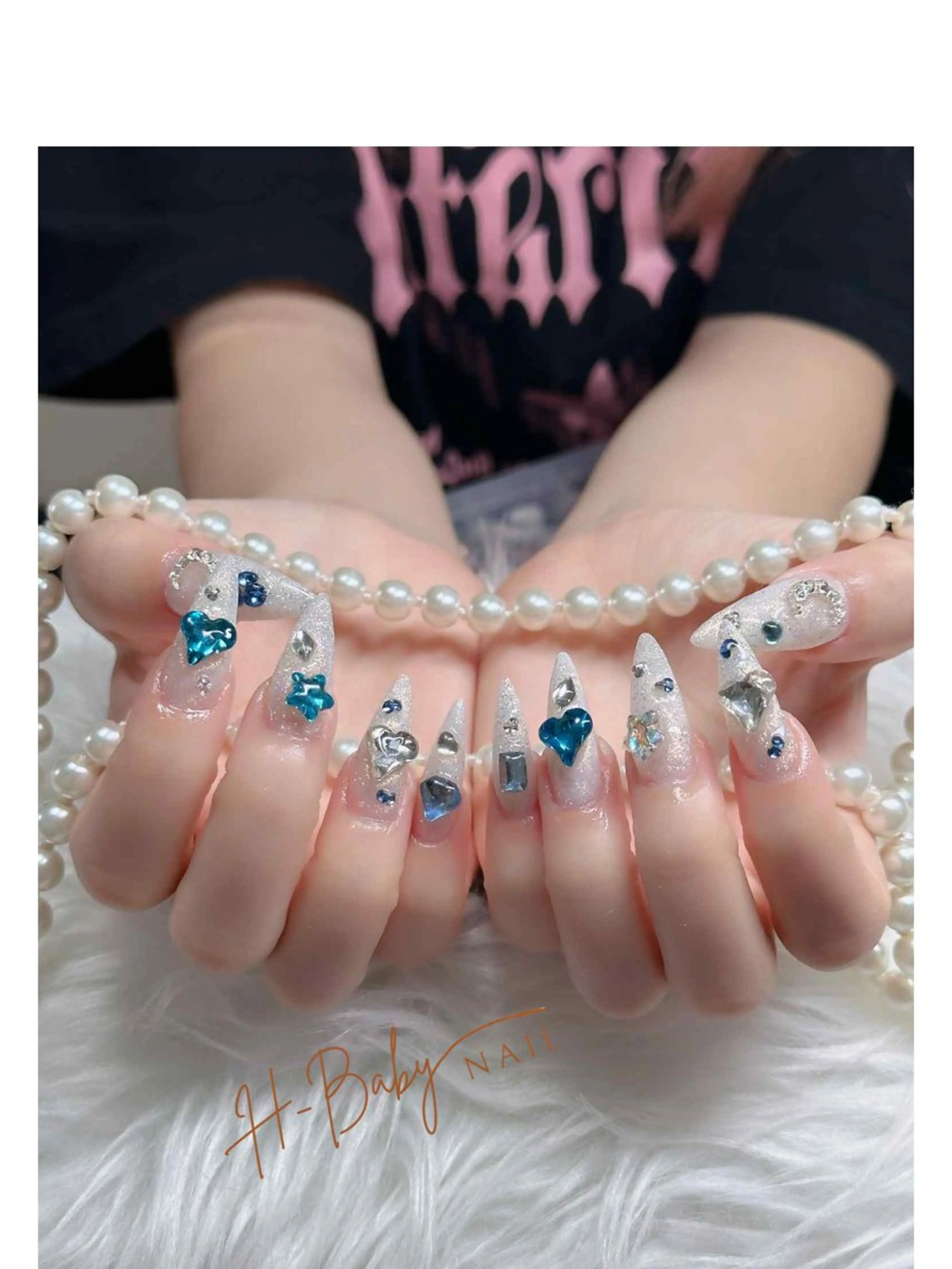 ネイル オーロラネイル フレンチネイル ジェルネイル ハロウィン キラキラネイル ハンドネイル H.baby Nail Salonのネイルデザイン