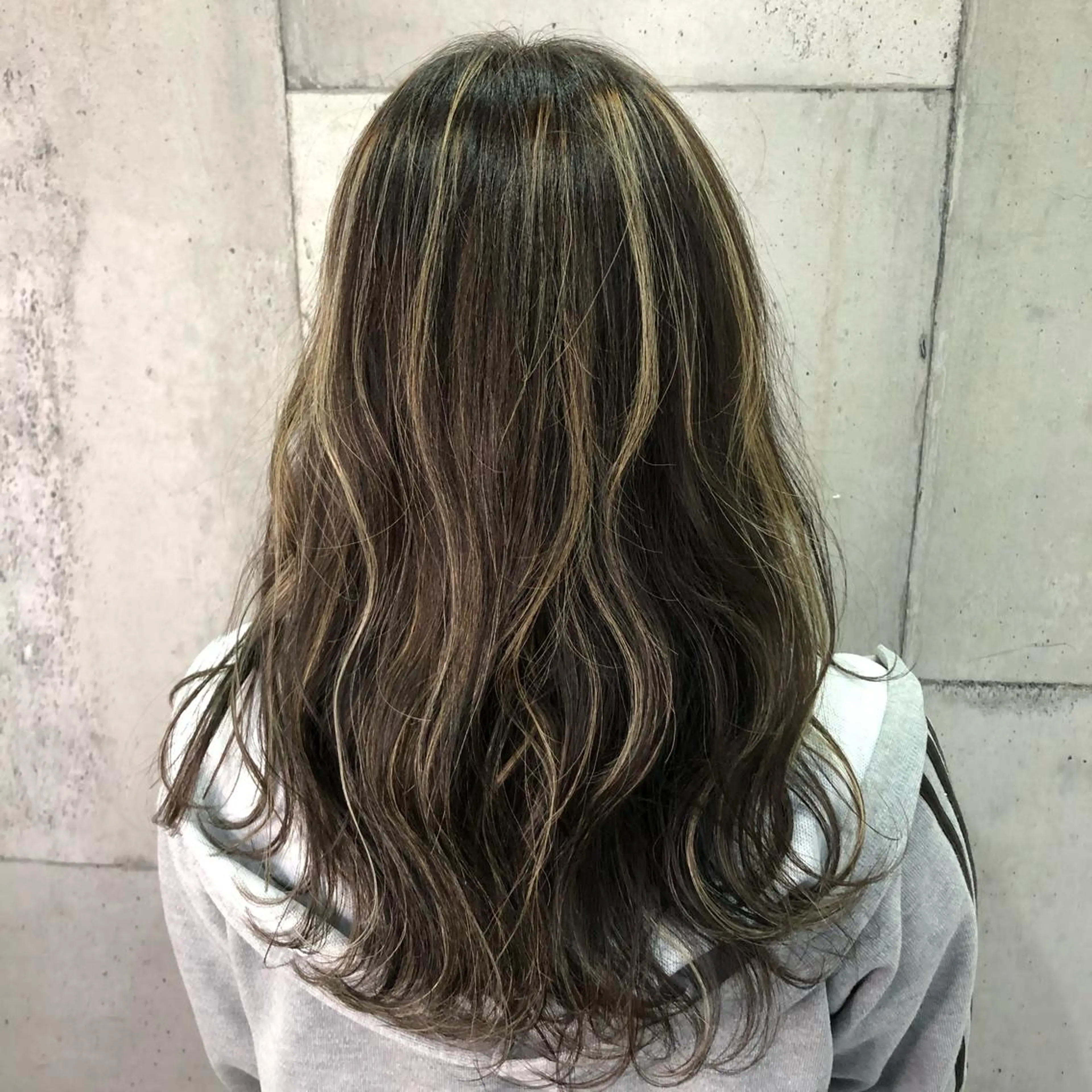 セミロング カラー ハイライトカラー ハイライト hair  space Atoz所属・東 寛道のヘアスタイル