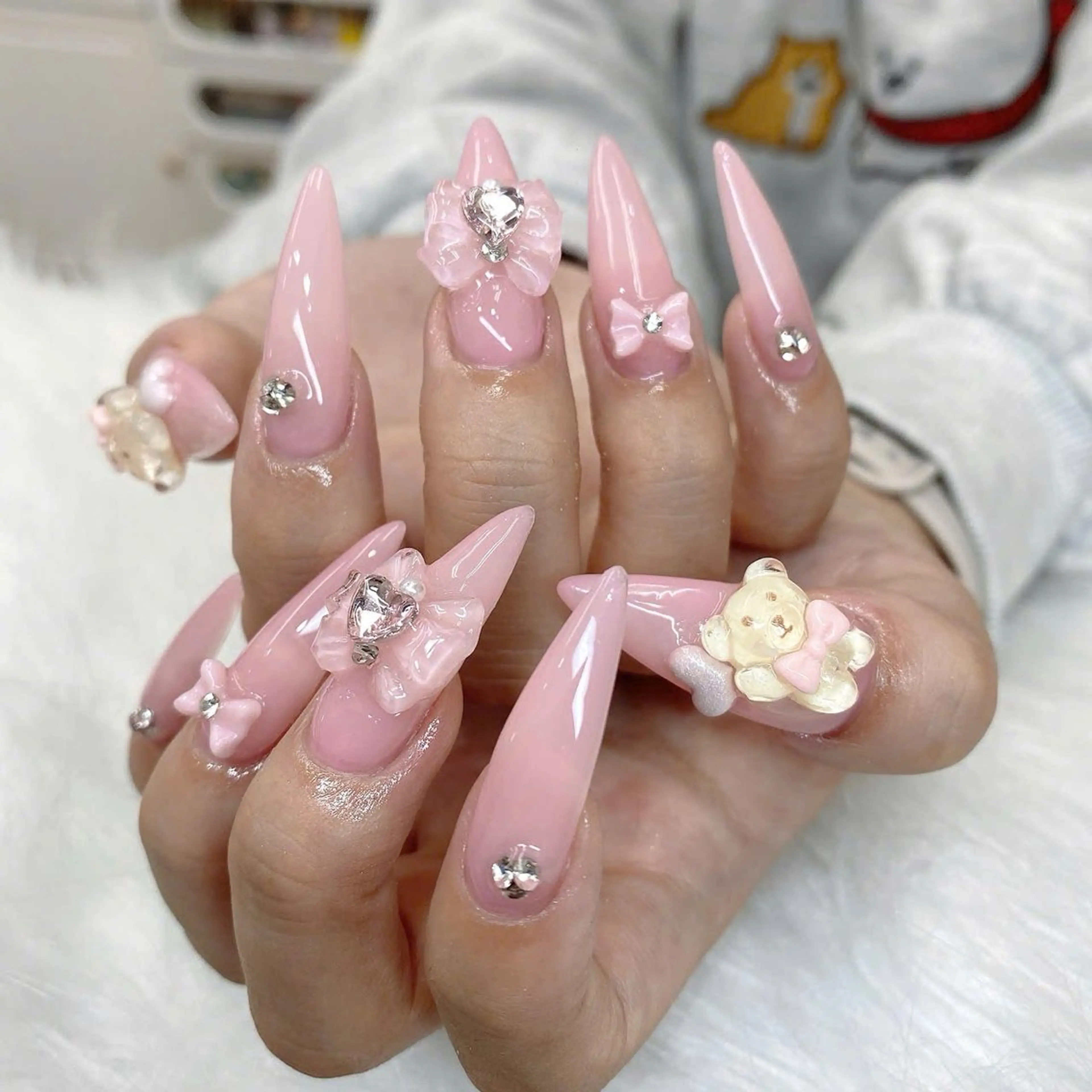 ネイル 長さ出し フレンチネイル ジェルネイル ガラスフレンチ 韓国ネイル ハンドネイル Minette nail所属・Minette nailHuongのネイルデザイン