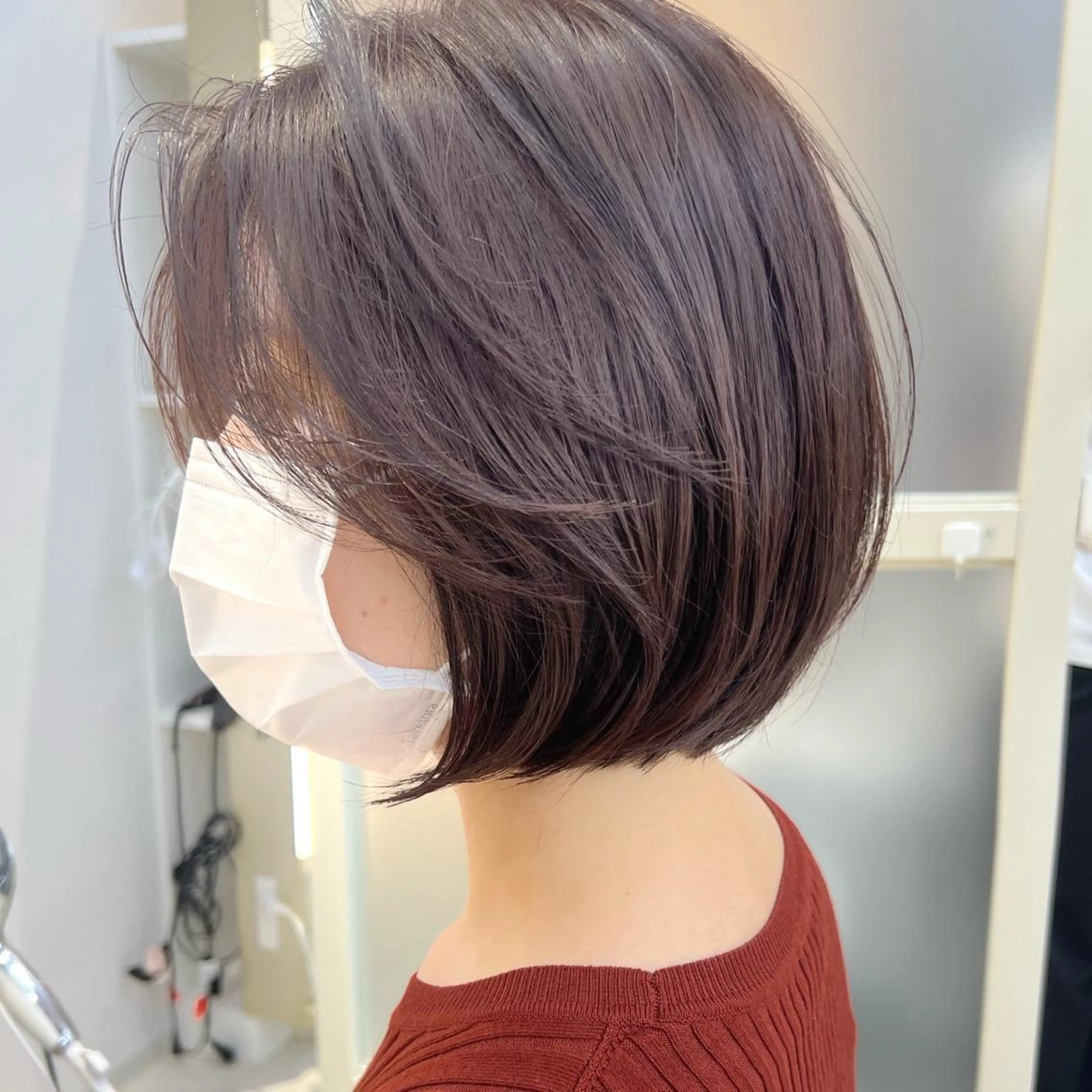 ショート カラー ベージュカラー グレージュ ボブ くびれヘア くせ毛 ヘアカラー トリートメント ニュアンスレイヤー ハイトーンカラーのヘアスタイル