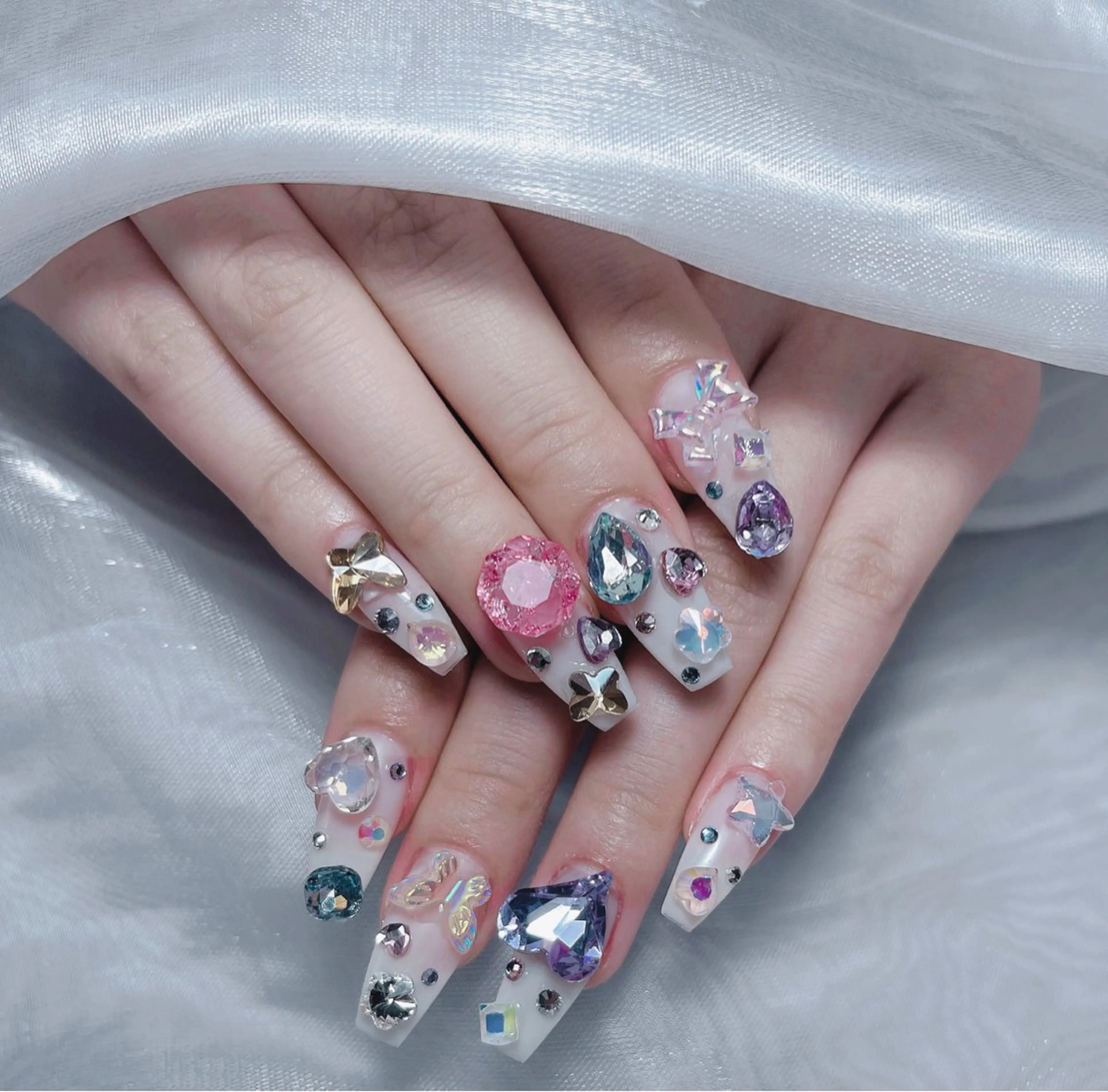 ネイル オーロラネイル クリアネイル フラッシュネイル ジェルネイル グラデーション ハンドネイル Amee Nailsalon所属・Amee Nailsalonのネイルデザイン