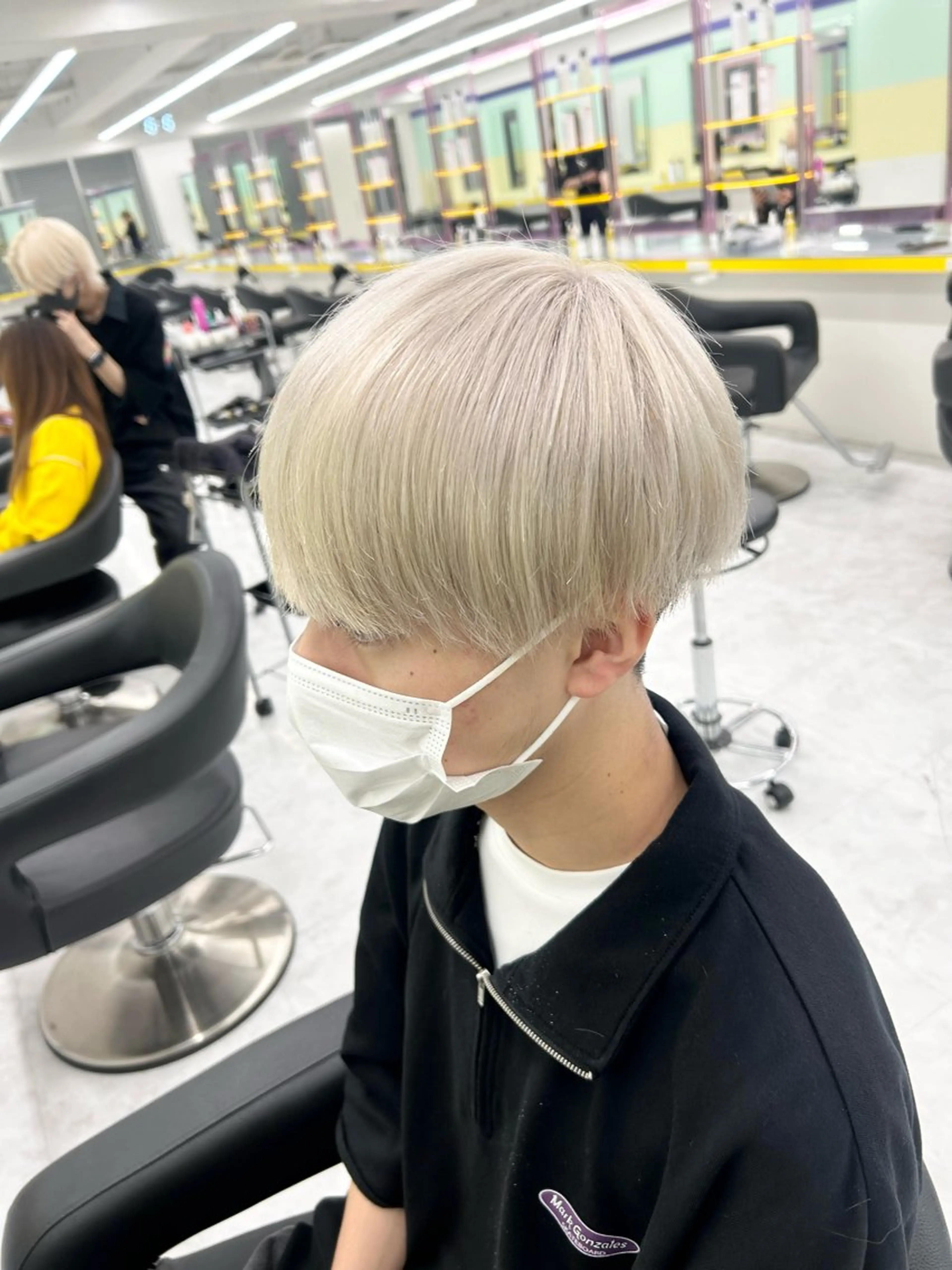 カラー ヘアカラー ハイトーンカラー 🦄レイヤーカットのヘアスタイル