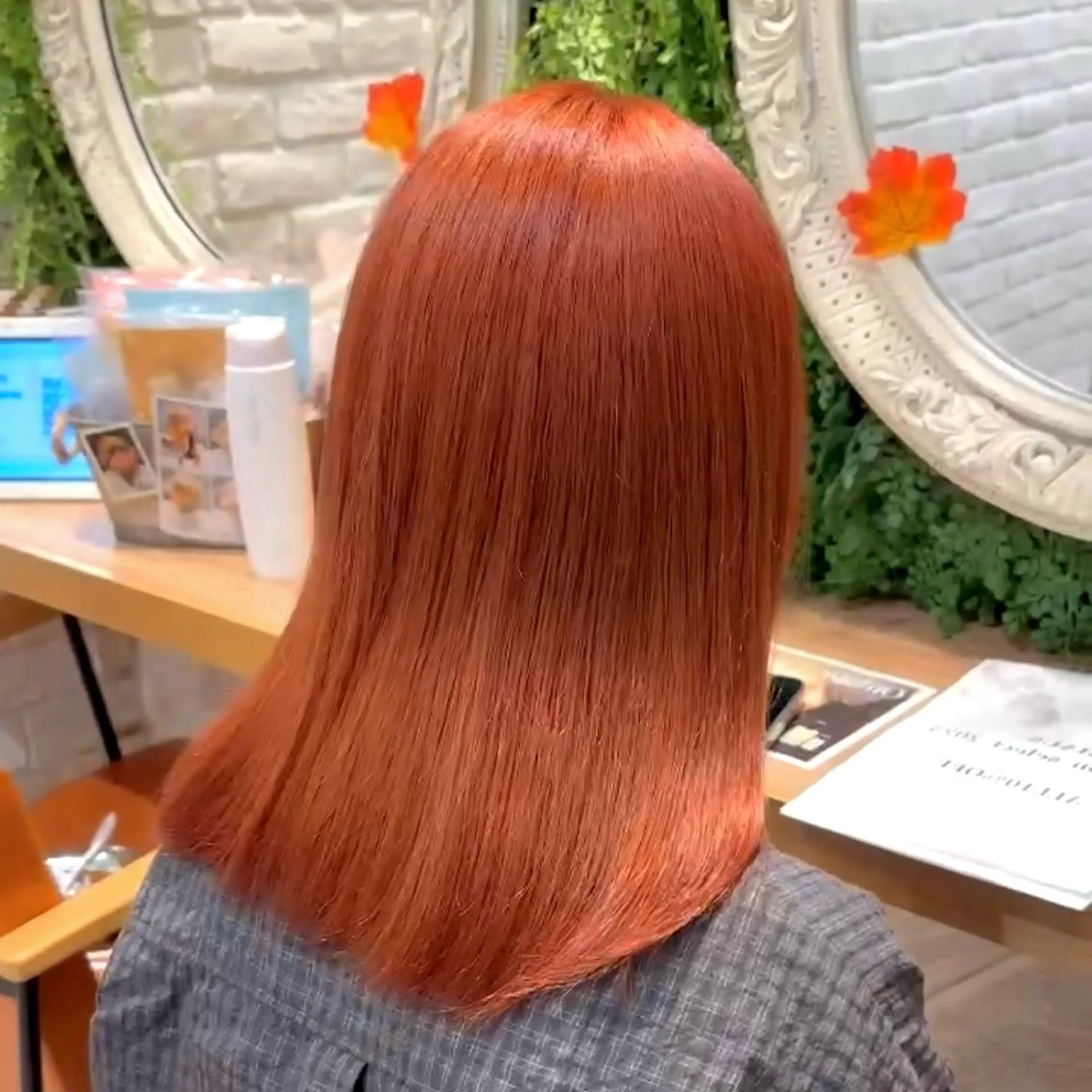 ミディアム カラー ブリーチ ダブルカラー ブリーチなしカラー オレンジ オレンジレッド ヘアカラー 横浜パーマ🌐 暖色カラー🍒もえかのヘアスタイル