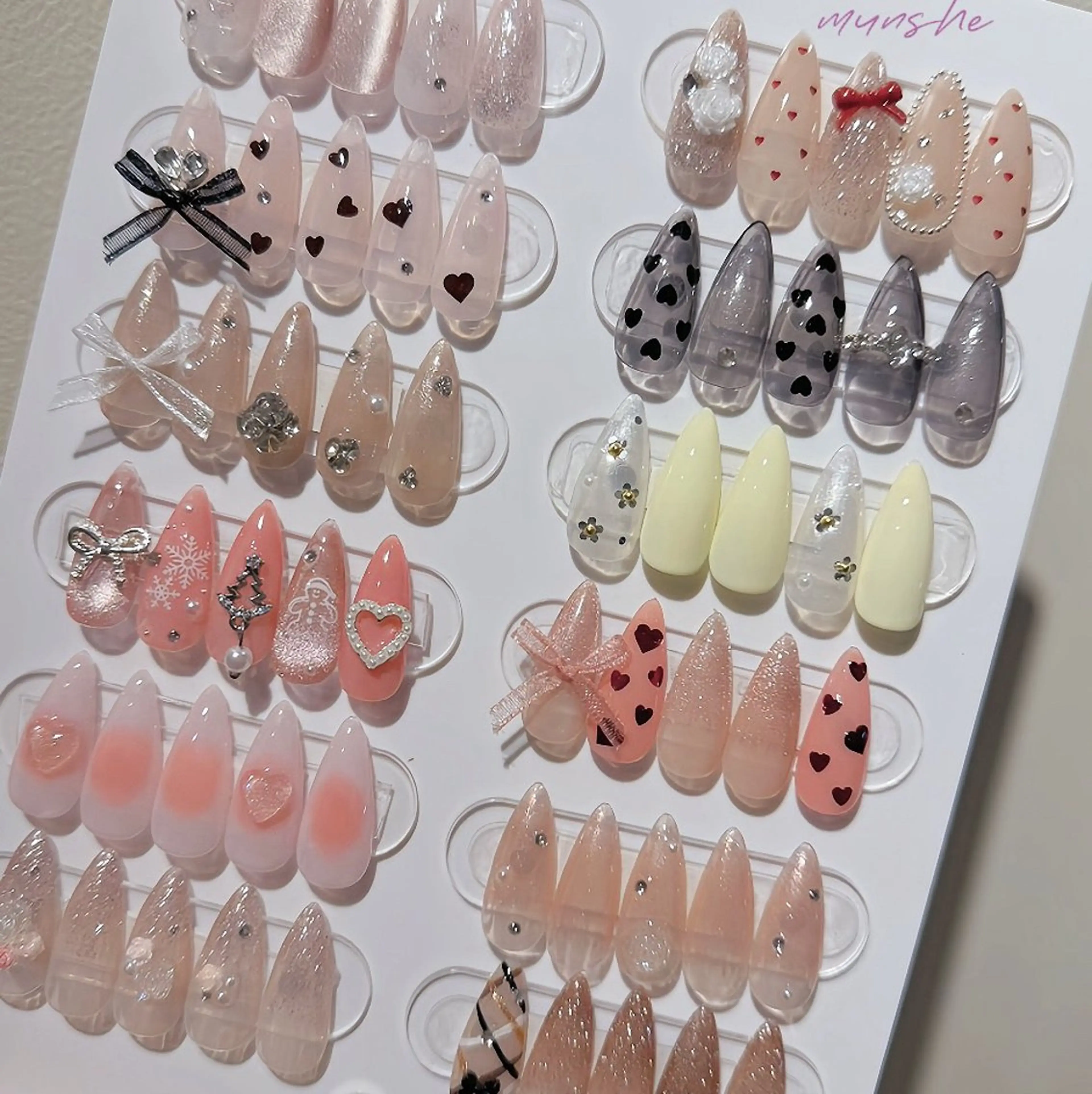 ネイル アートネイル フレンチネイル ジェルネイル ガーリー キラキラネイル Munshe nailsalonのネイルデザイン