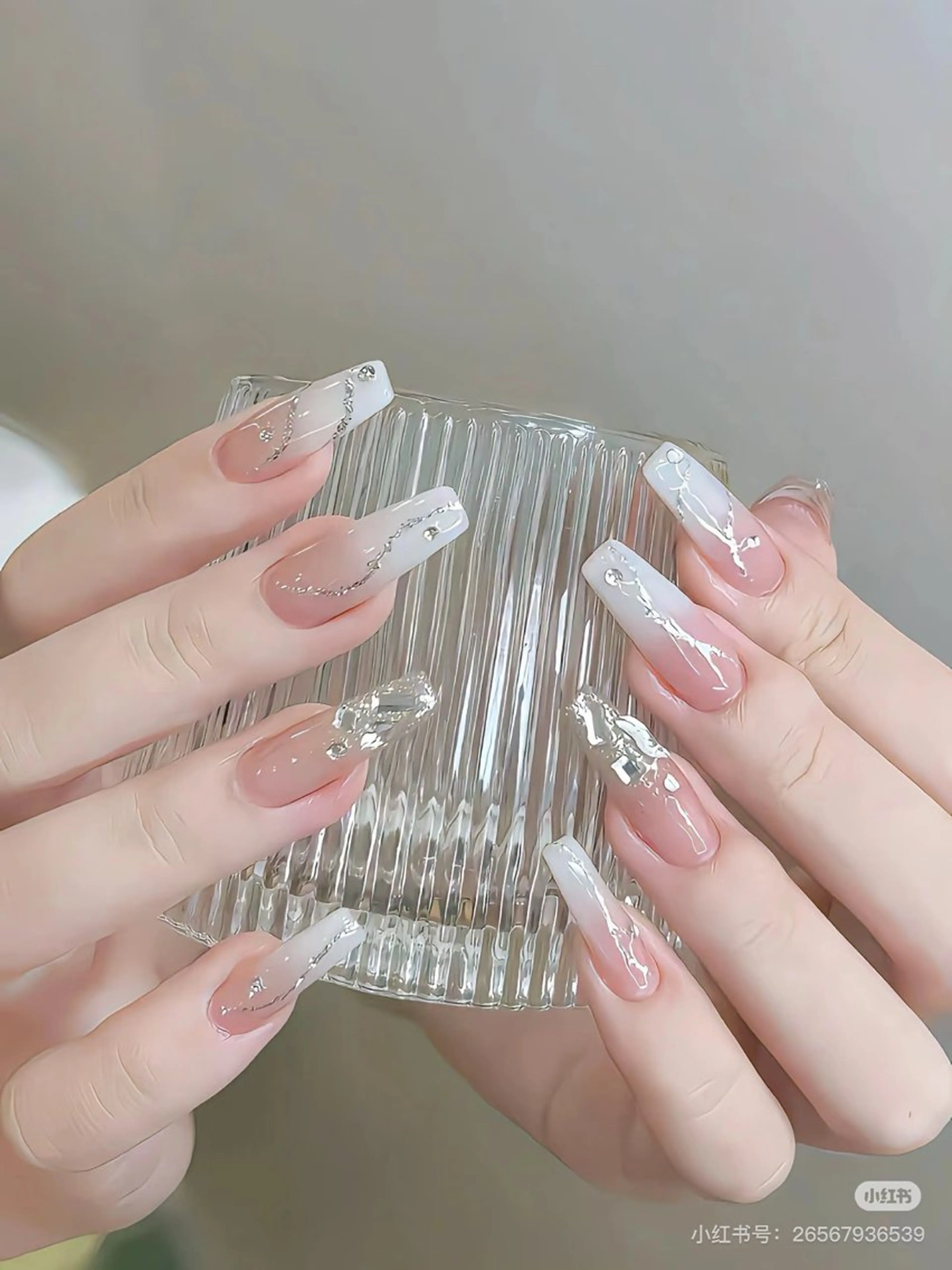 ネイル 成人式 ジェルネイル ロングネイル マグネットネイル 大理石ネイル(マーブル) ハンドネイル Momoa nail salon所属・MoMoA Nail ネイル長さ出し専門店のネイルデザイン