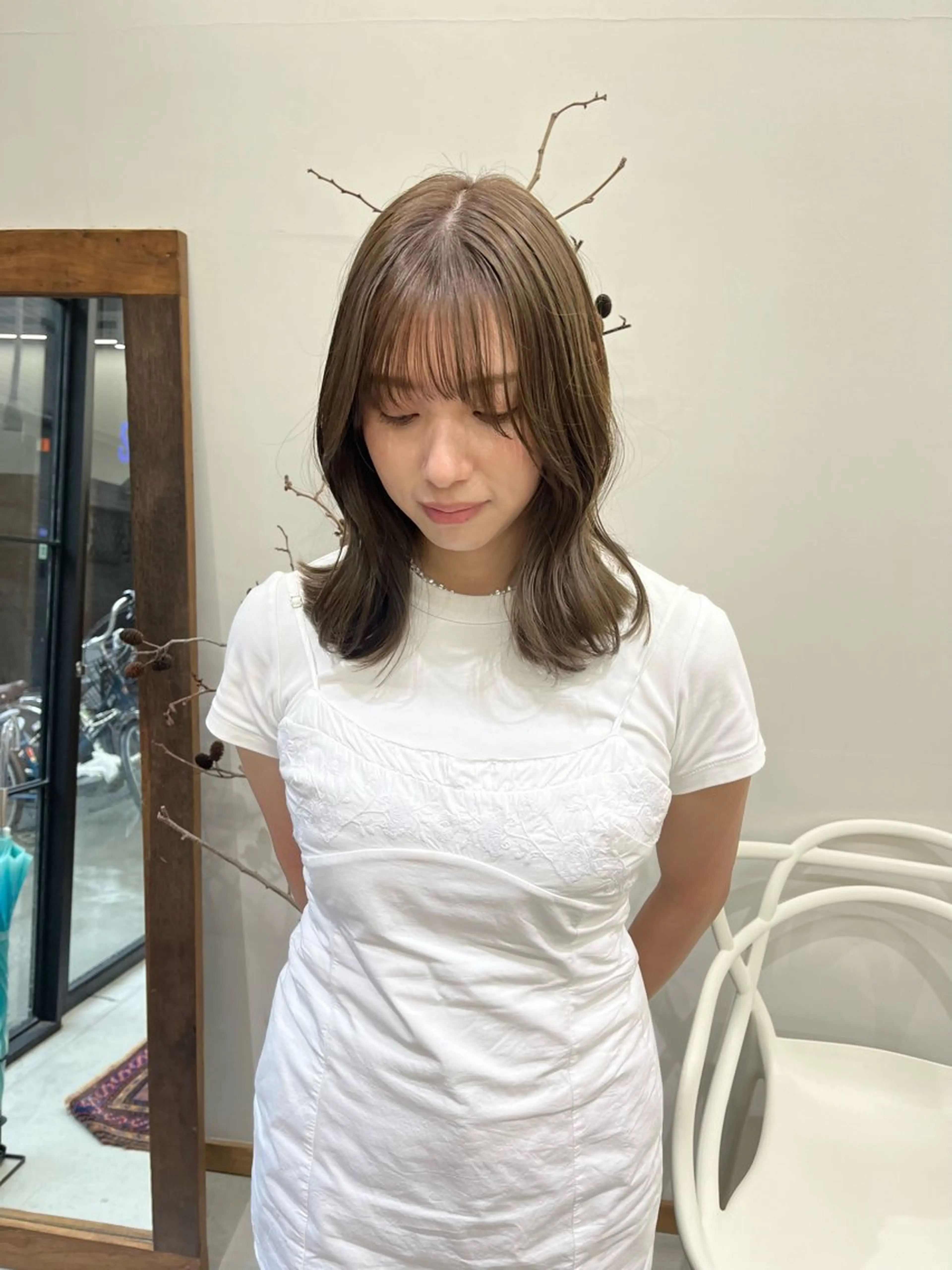 ミディアム カラー ヘアアレンジ ブリーチ ダブルカラー グレージュ ブリーチなしカラー オリーブグレージュ カット ヘアカラー トリートメント ena/ブリーチなし 暖色・ベージュ🎀のヘアスタイル