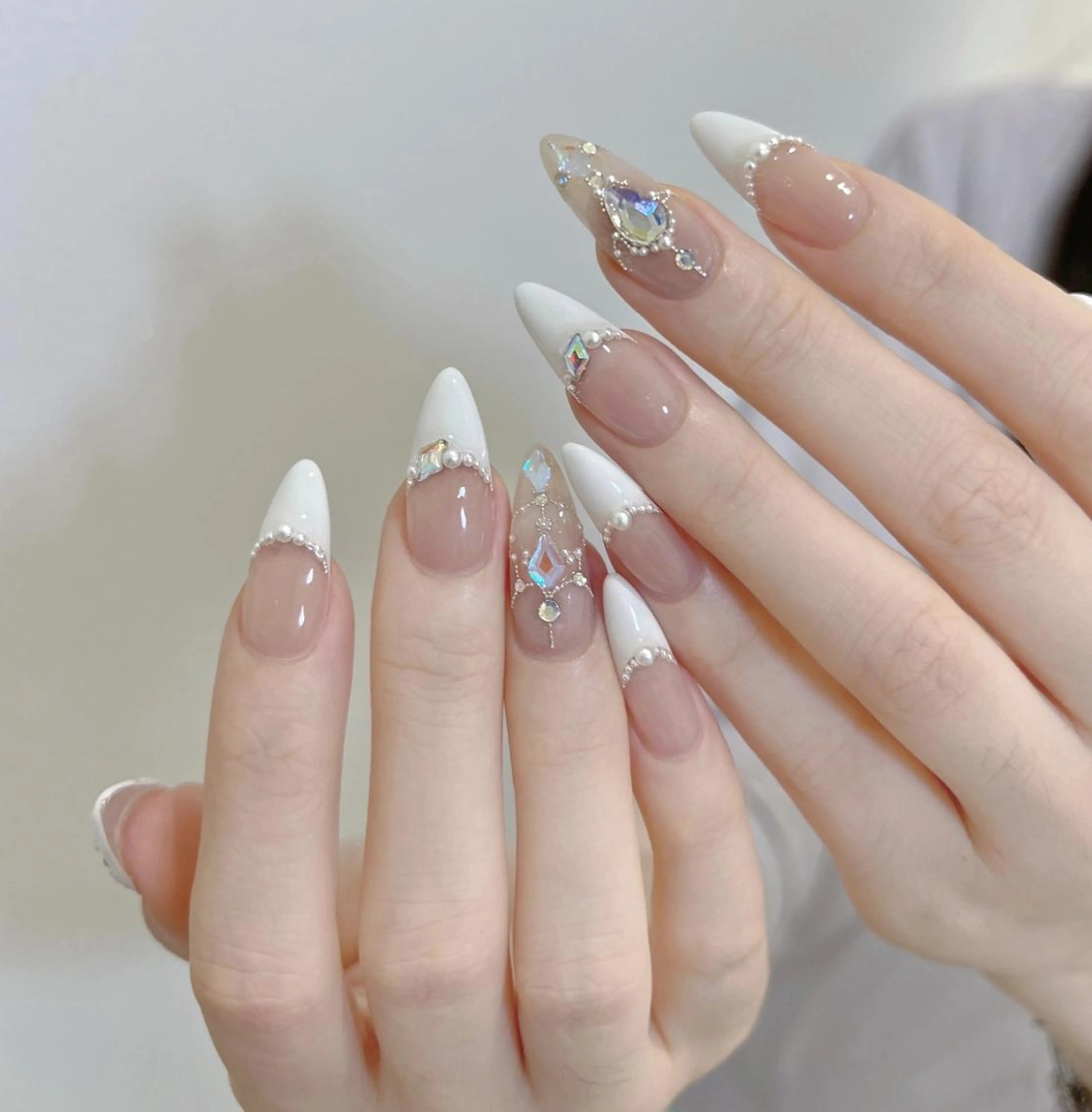 ネイル アートネイル 長さ出し ネイルチップ Queens ciciのネイルデザイン