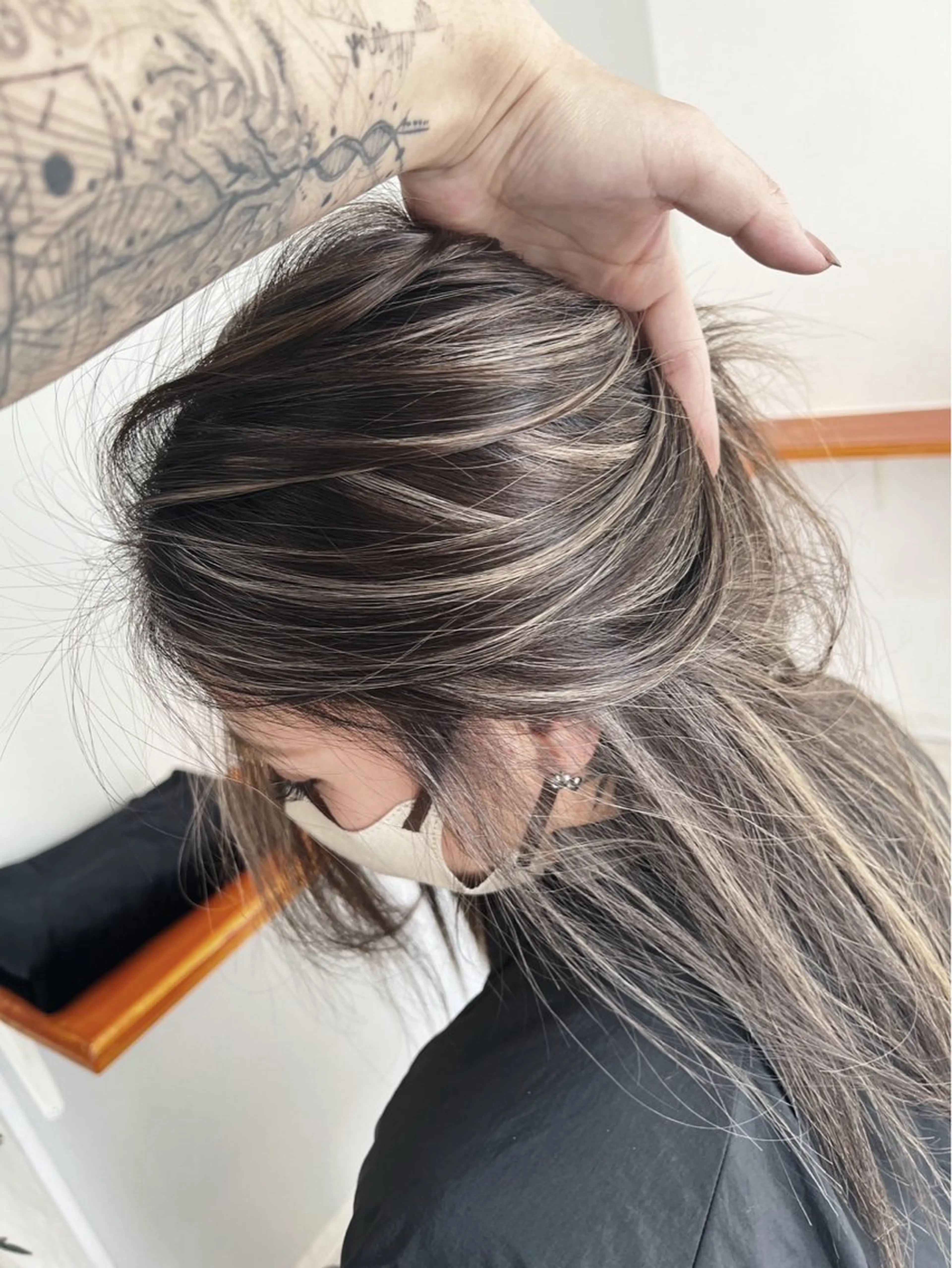 ミディアム カラー ダークグレー ダークグレージュ グレージュ ハイライトカラー ハイライト ヘアカラー トリートメント ROBIN所属・指名数No.1 /NAOYAのヘアスタイル