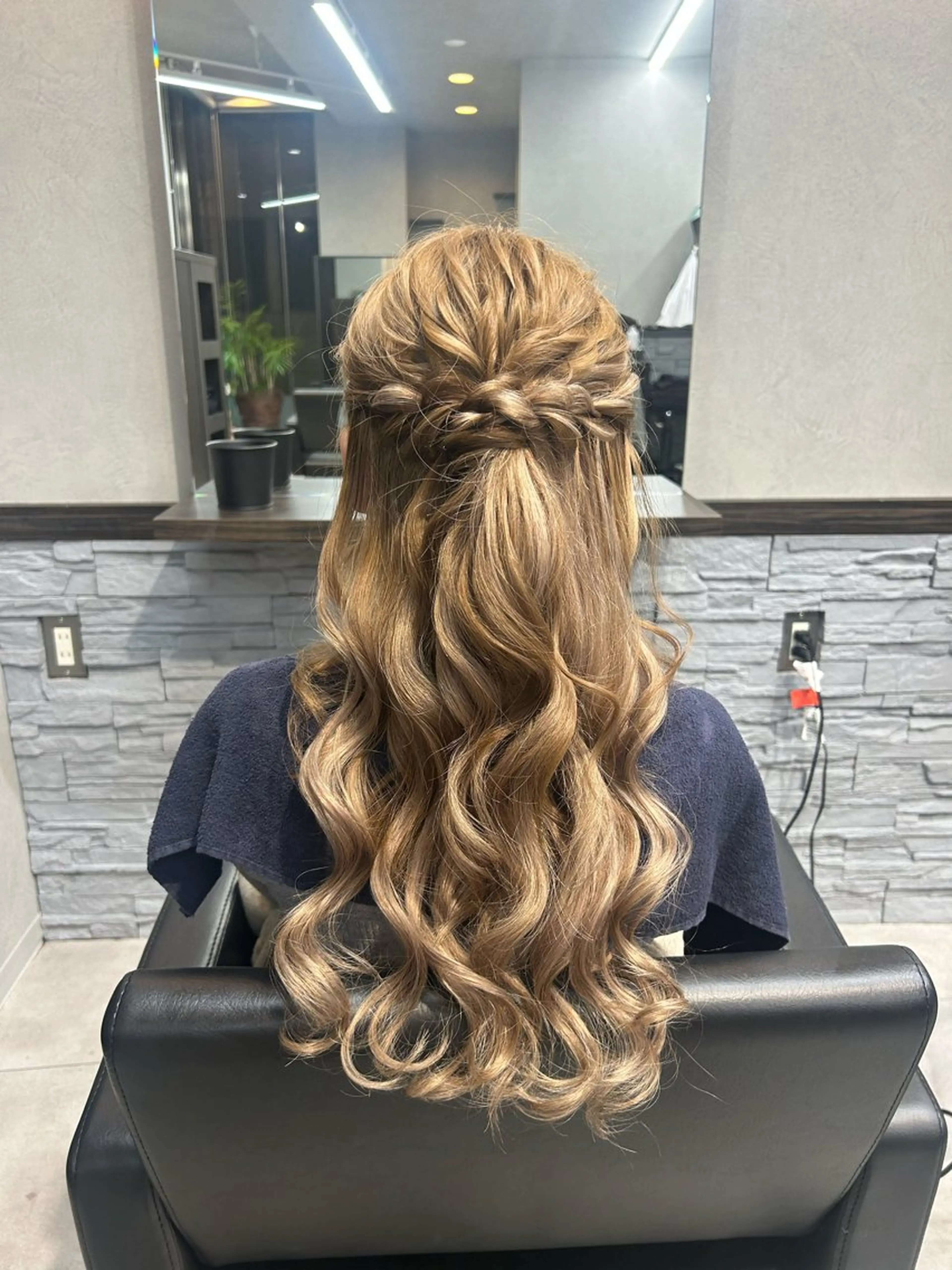 ヘアアレンジ 結婚式・ブライダル ヘアセット moe🎀 透明感カラーのヘアスタイル